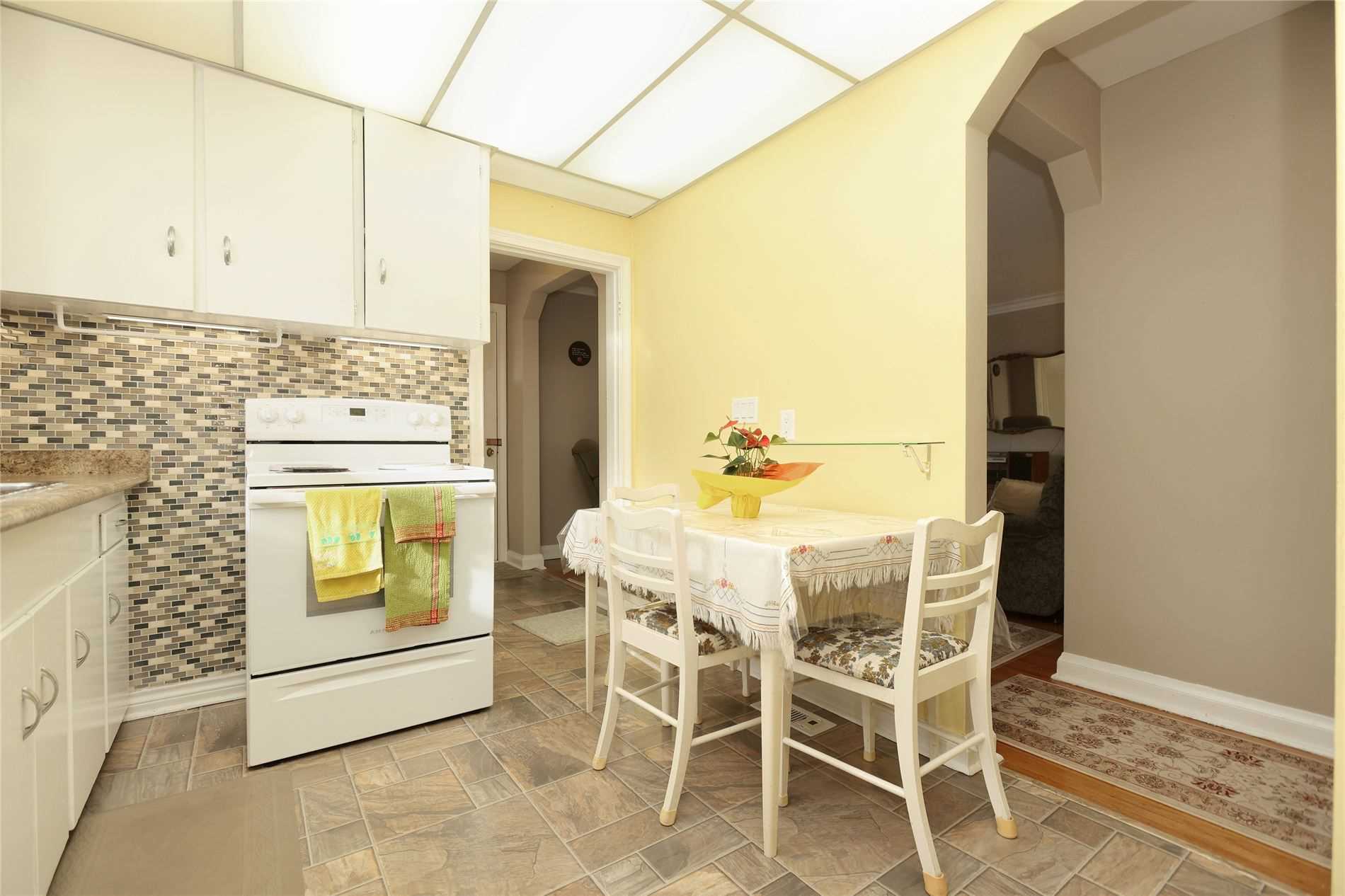 139 North Carson St, Toronto, ON M8W4C7 | 3 Bedroom 2 Bathroom Detached House | Image 11