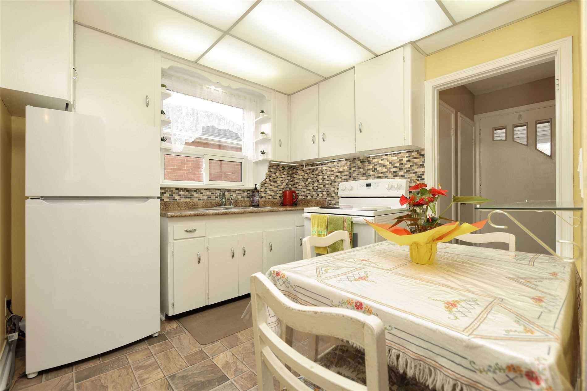 139 North Carson St, Toronto, ON M8W4C7 | 3 Bedroom 2 Bathroom Detached House | Image 12