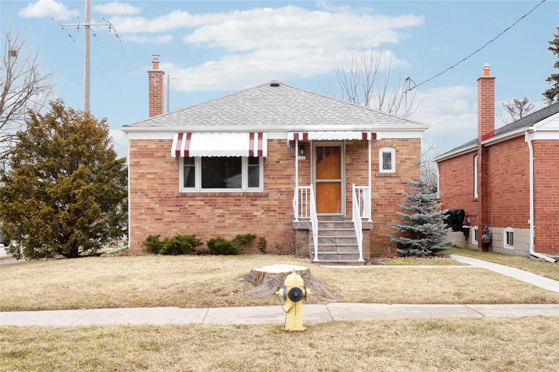 139 North Carson St, Toronto, ON M8W4C7 | 3 Bedroom 2 Bathroom Detached House | Image 2