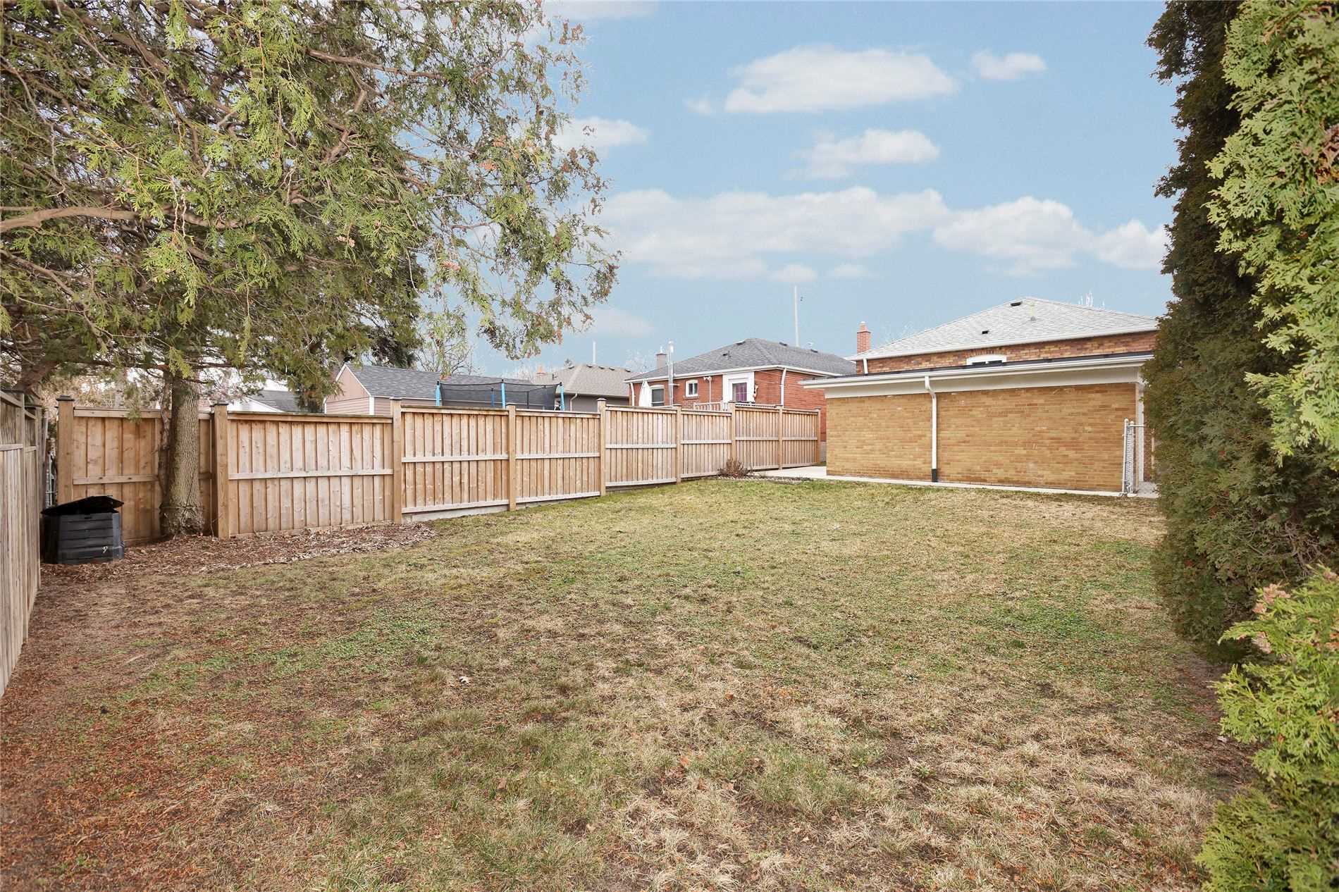 139 North Carson St, Toronto, ON M8W4C7 | 3 Bedroom 2 Bathroom Detached House | Image 25