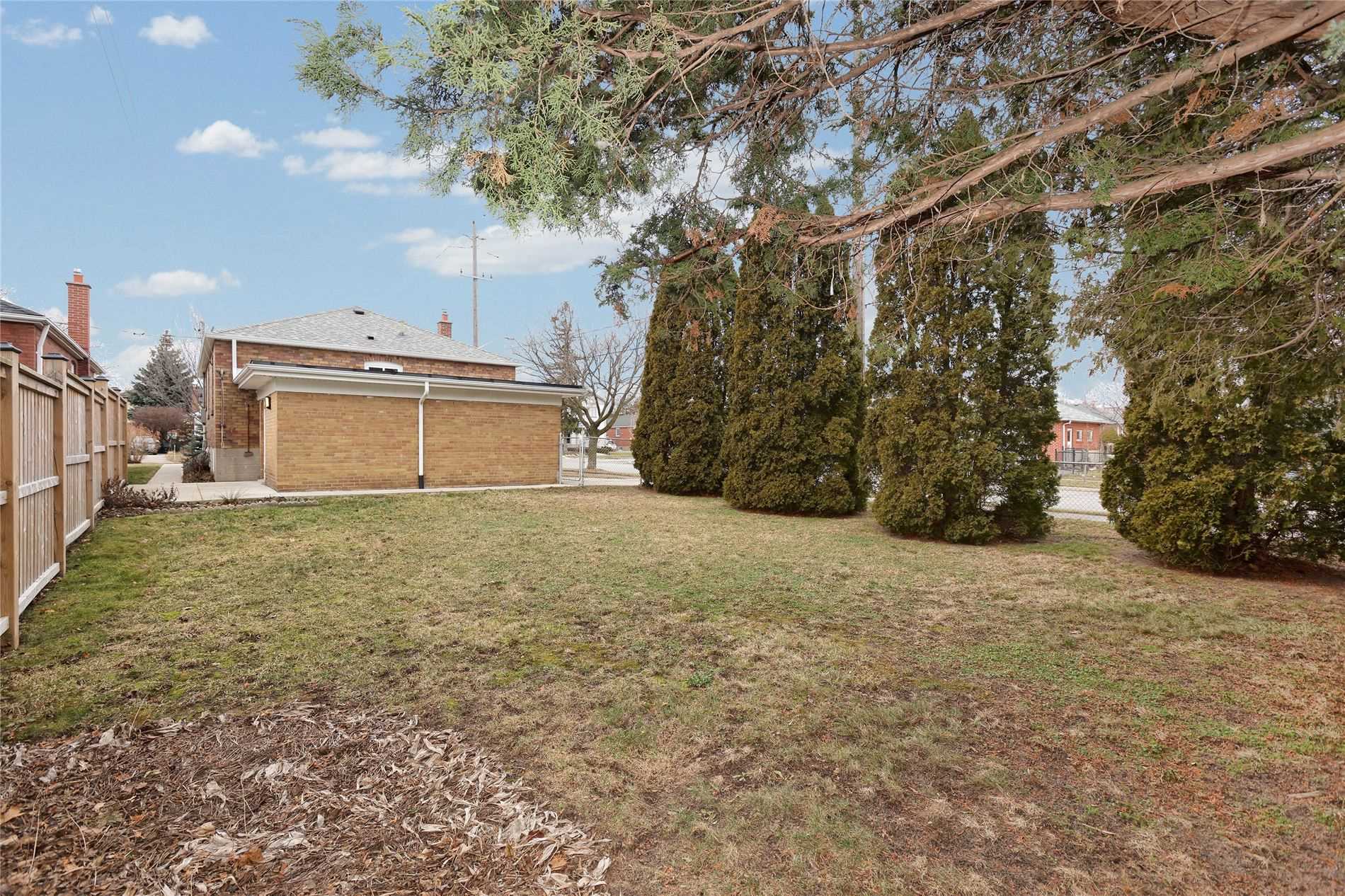 139 North Carson St, Toronto, ON M8W4C7 | 3 Bedroom 2 Bathroom Detached House | Image 27
