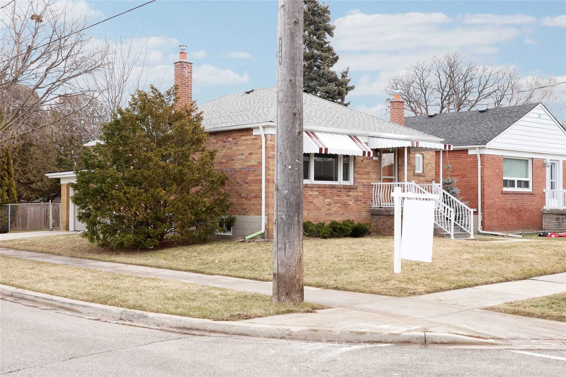 139 North Carson St, Toronto, ON M8W4C7 | 3 Bedroom 2 Bathroom Detached House | Image 3