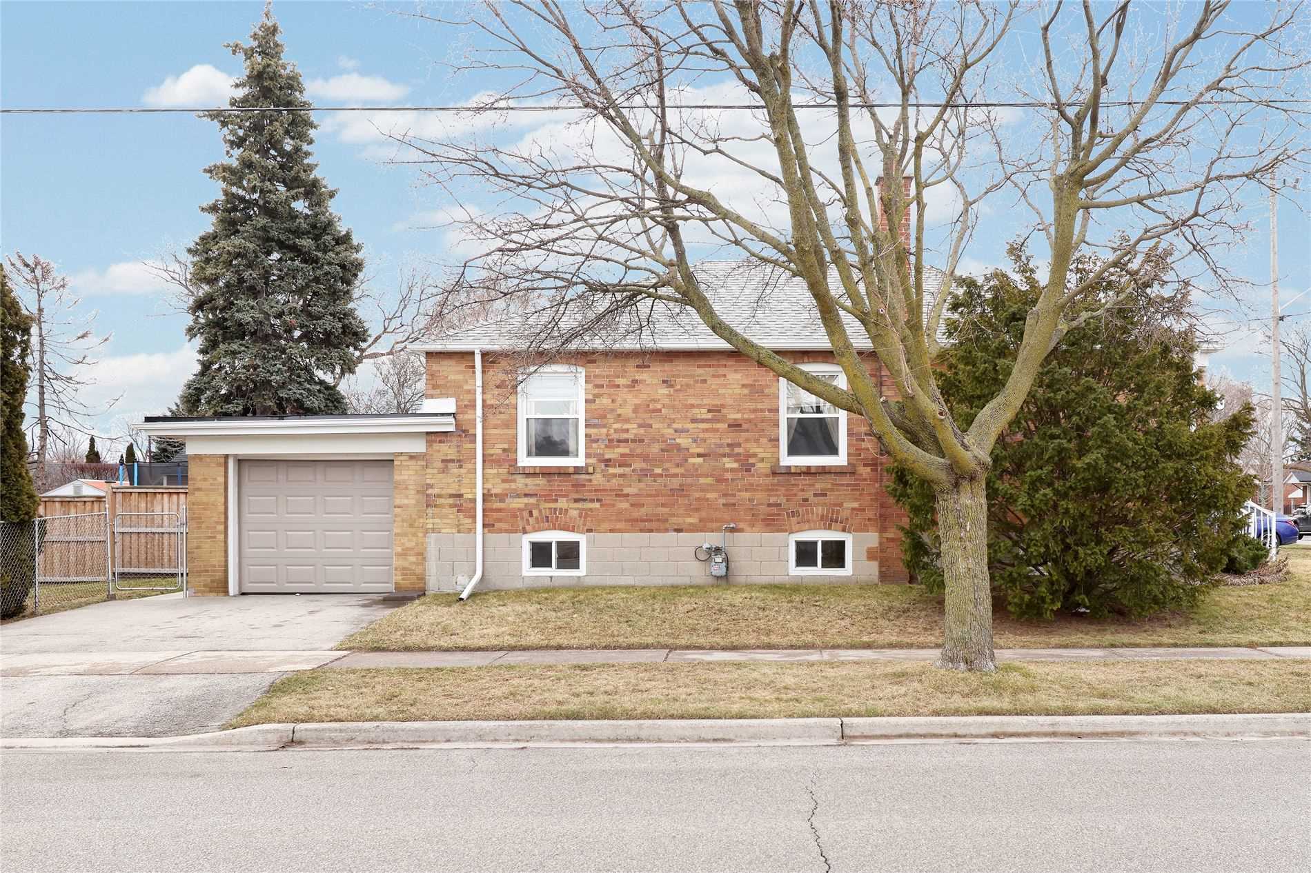 139 North Carson St, Toronto, ON M8W4C7 | 3 Bedroom 2 Bathroom Detached House | Image 4