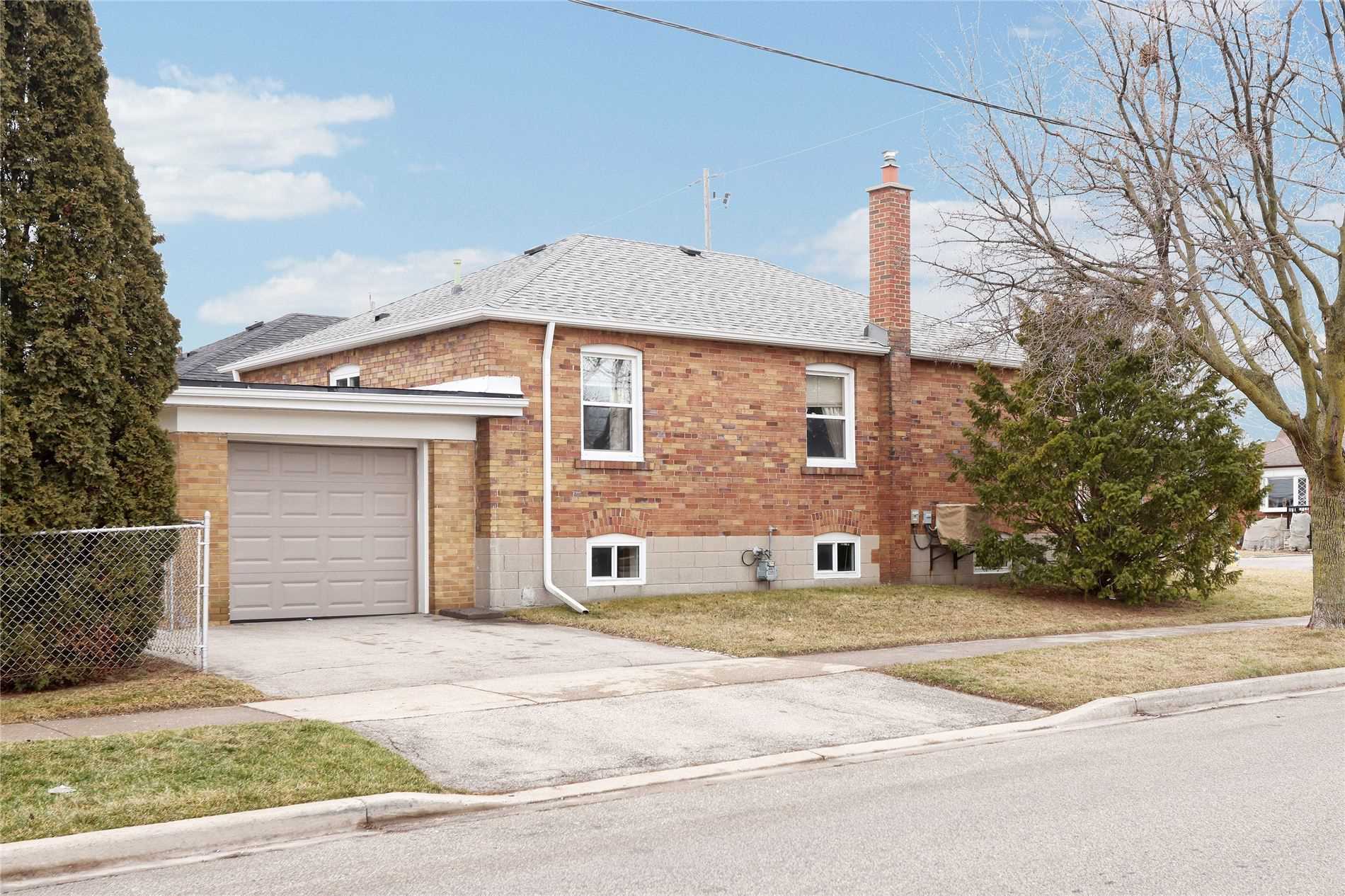139 North Carson St, Toronto, ON M8W4C7 | 3 Bedroom 2 Bathroom Detached House | Image 5