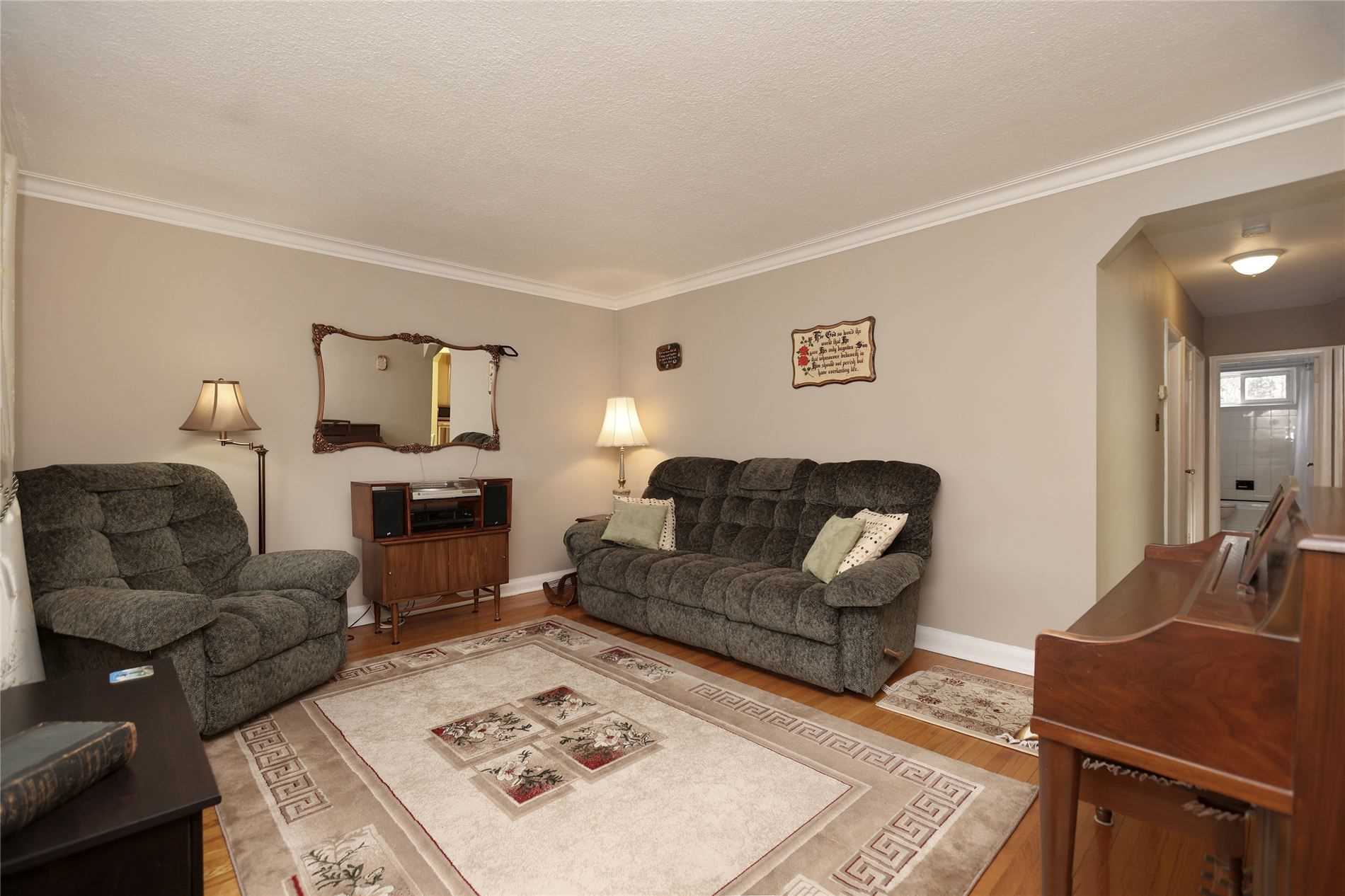 139 North Carson St, Toronto, ON M8W4C7 | 3 Bedroom 2 Bathroom Detached House | Image 6