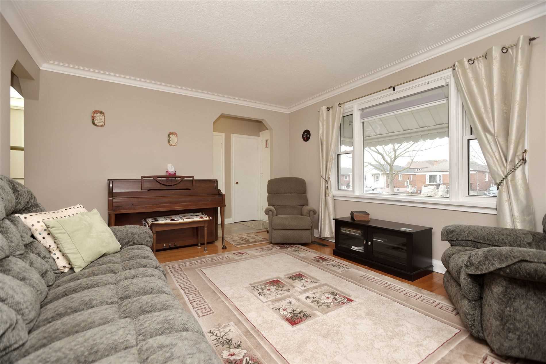 139 North Carson St, Toronto, ON M8W4C7 | 3 Bedroom 2 Bathroom Detached House | Image 7
