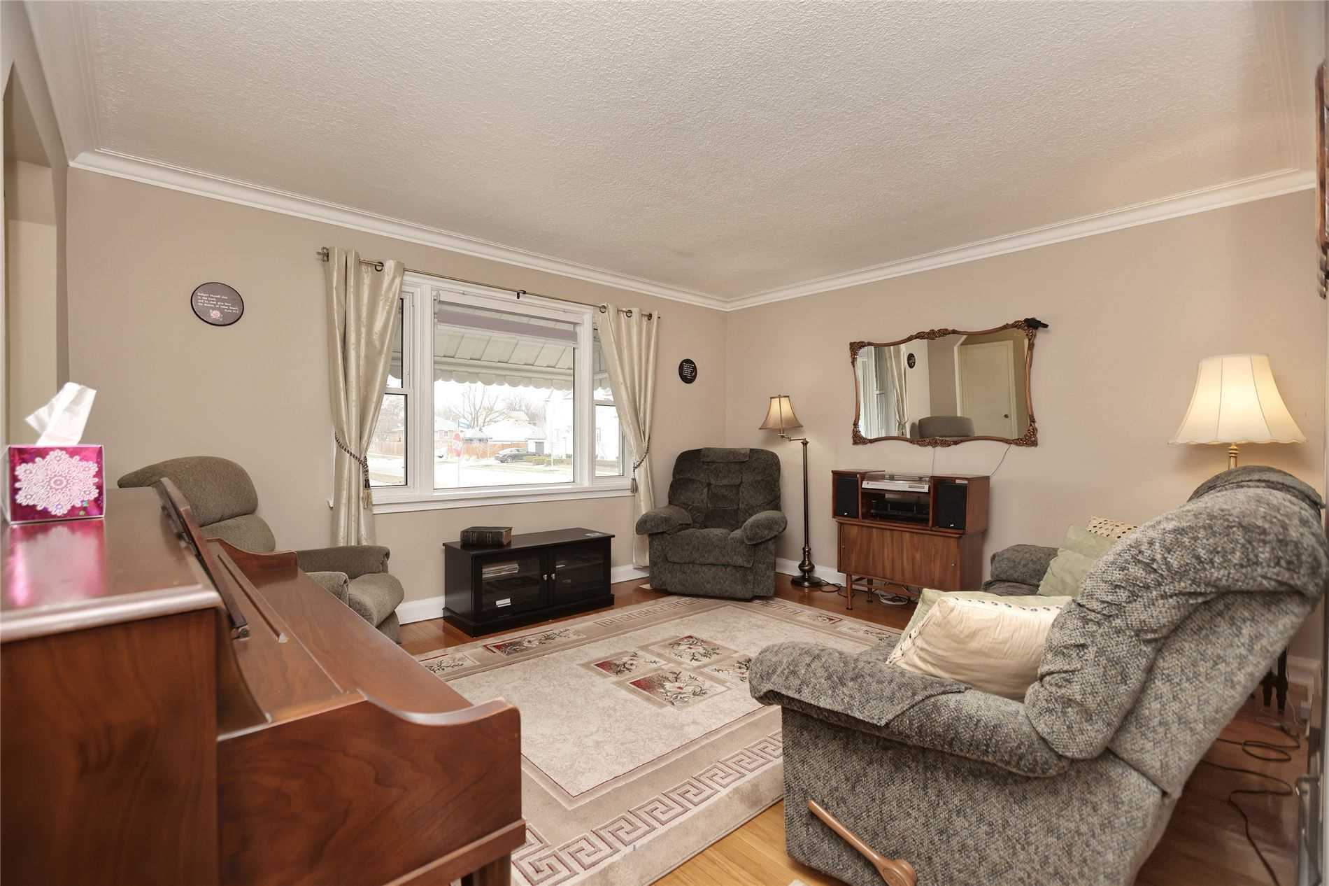 139 North Carson St, Toronto, ON M8W4C7 | 3 Bedroom 2 Bathroom Detached House | Image 8