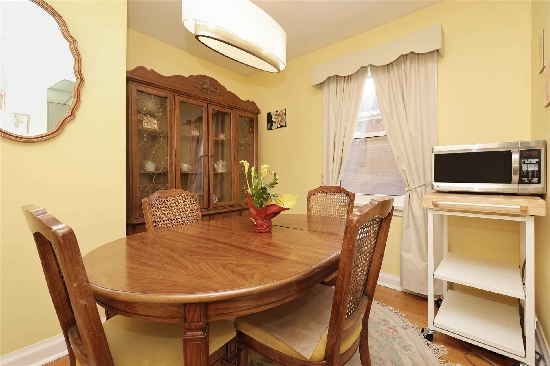 139 North Carson St, Toronto, ON M8W4C7 | 3 Bedroom 2 Bathroom Detached House | Image 9