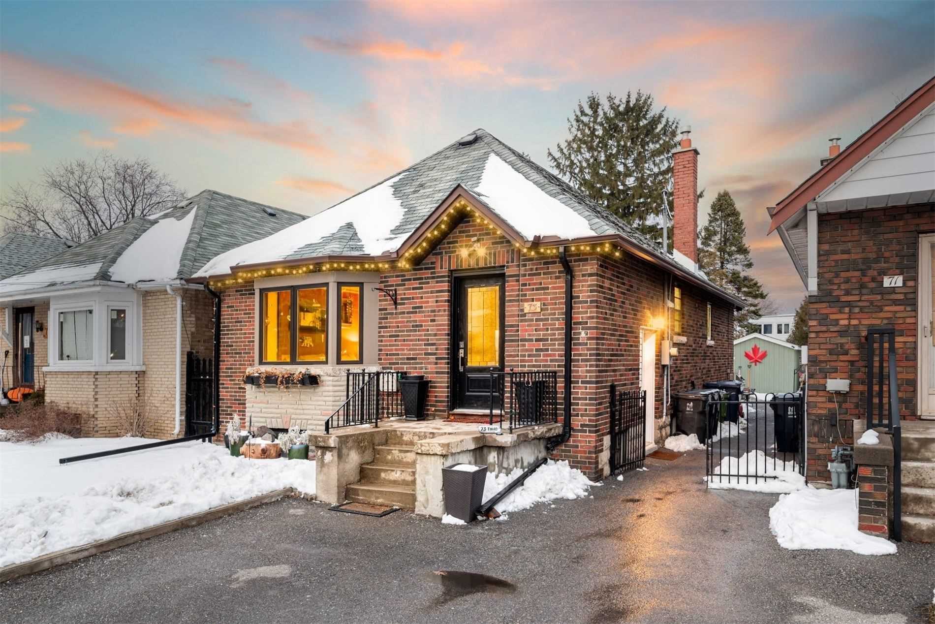 73 Third St, Toronto, ON M8V2Y1 | 2 Bedroom 1 Bathroom Detached House | Image 1