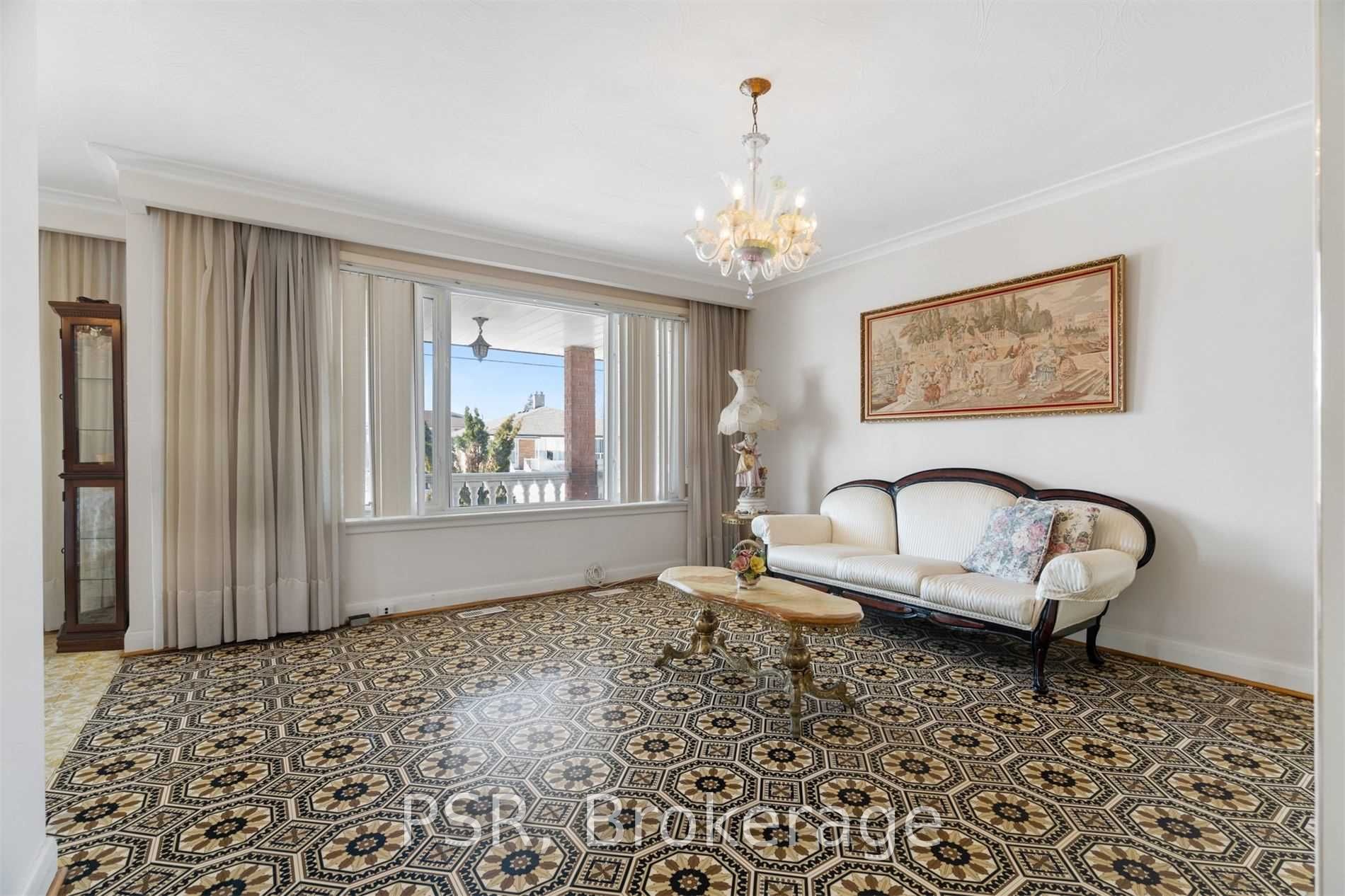 33 Coquette Rd, Toronto, ON M3L1T1 | 4 Bedroom 2 Bathroom Detached House | Image 2