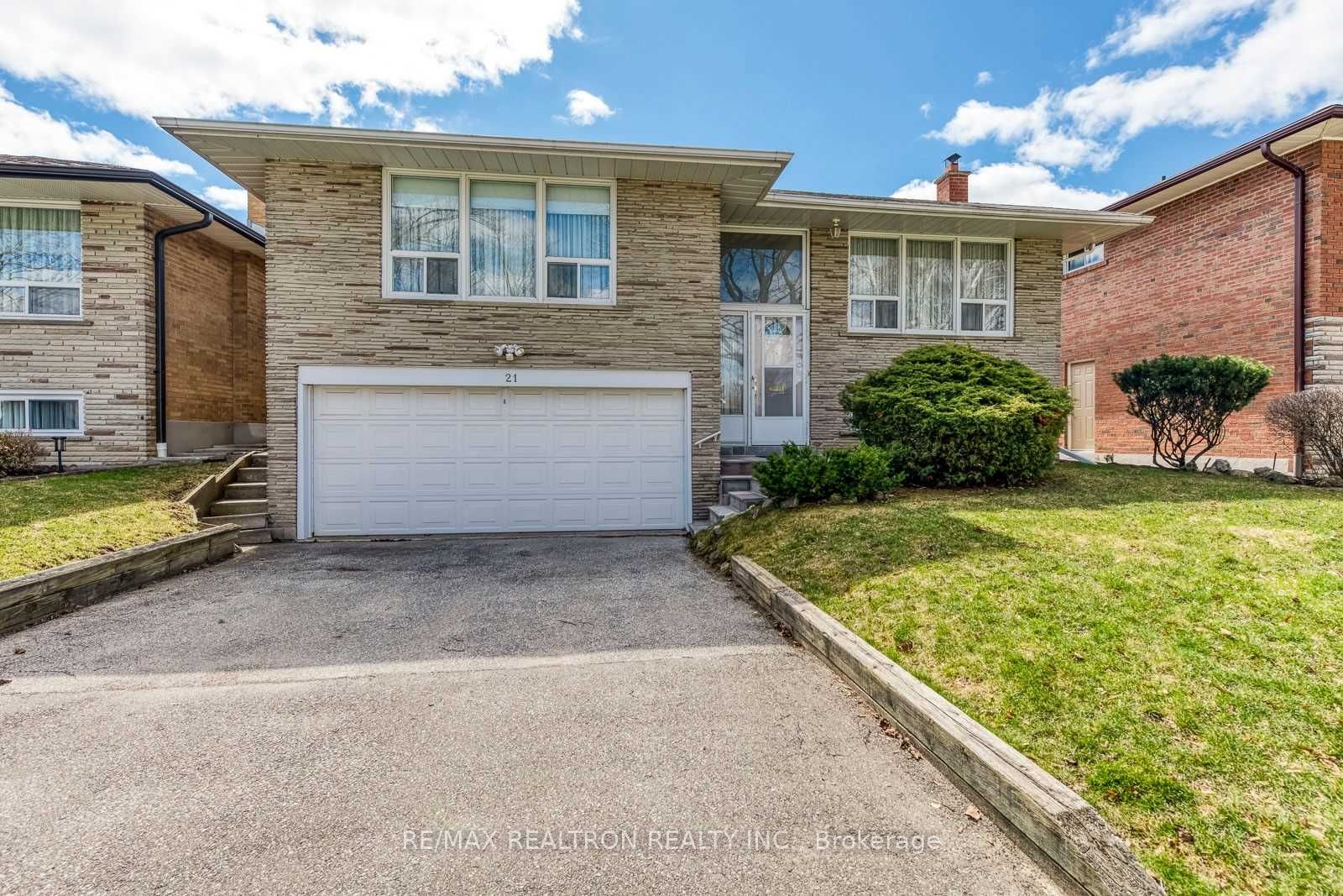 21 Manorhampton Dr, Toronto, ON M9P1E1 | 3 Bedroom 3 Bathroom Detached House | Image 10