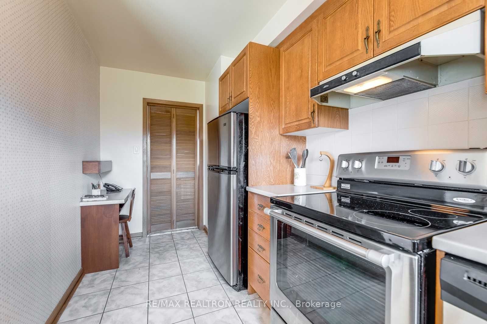 21 Manorhampton Dr, Toronto, ON M9P1E1 | 3 Bedroom 3 Bathroom Detached House | Image 13