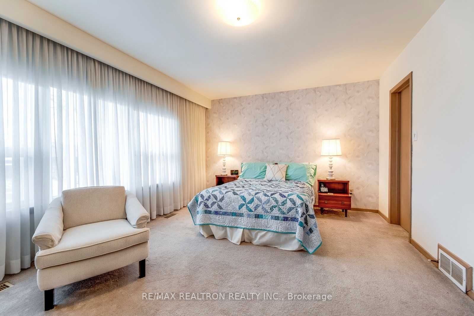 21 Manorhampton Dr, Toronto, ON M9P1E1 | 3 Bedroom 3 Bathroom Detached House | Image 14