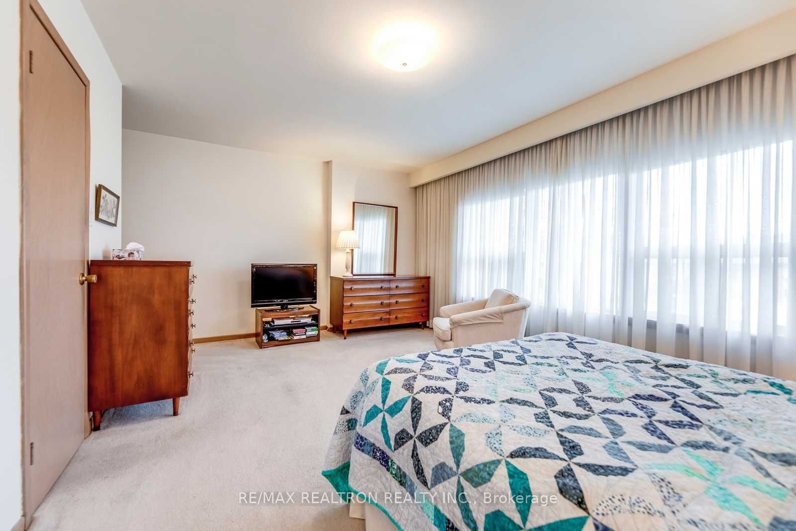 21 Manorhampton Dr, Toronto, ON M9P1E1 | 3 Bedroom 3 Bathroom Detached House | Image 15