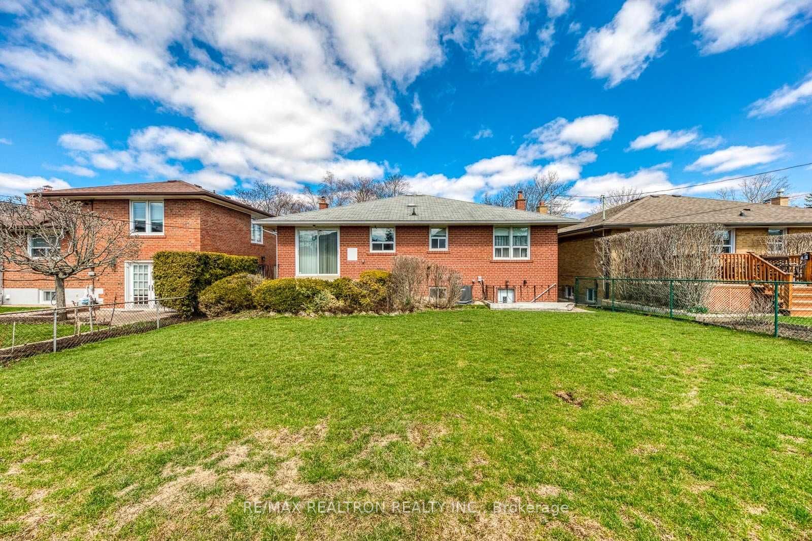21 Manorhampton Dr, Toronto, ON M9P1E1 | 3 Bedroom 3 Bathroom Detached House | Image 27