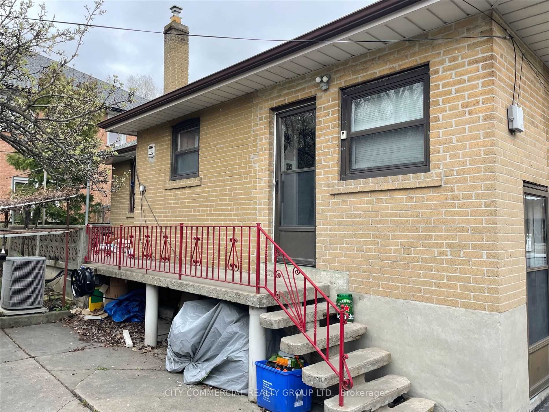 98 Winston Park Blvd, Toronto, ON M3K1C5 | 3 Bedroom 2 Bathroom Detached House | Image 2