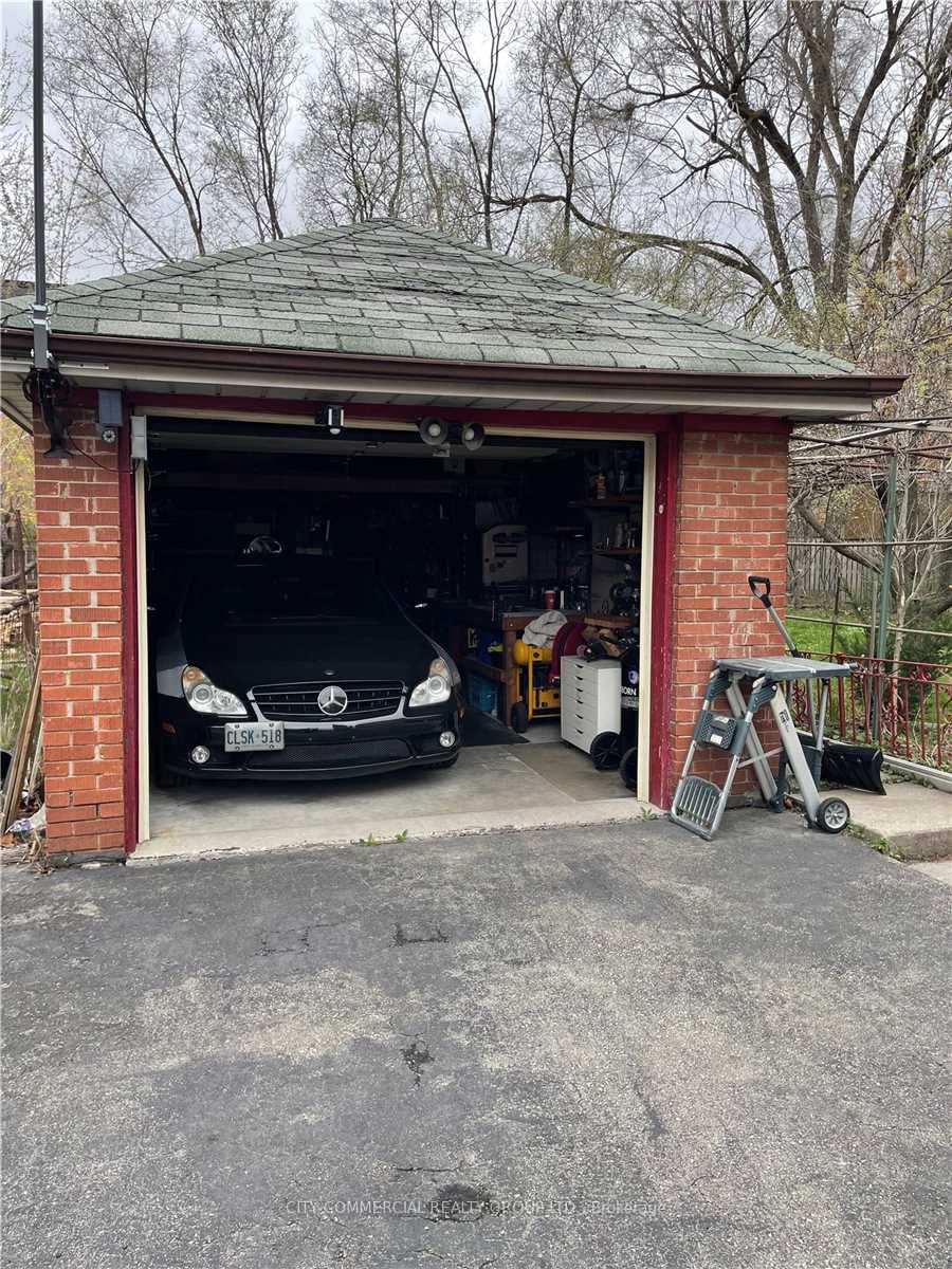 98 Winston Park Blvd, Toronto, ON M3K1C5 | 3 Bedroom 2 Bathroom Detached House | Image 3