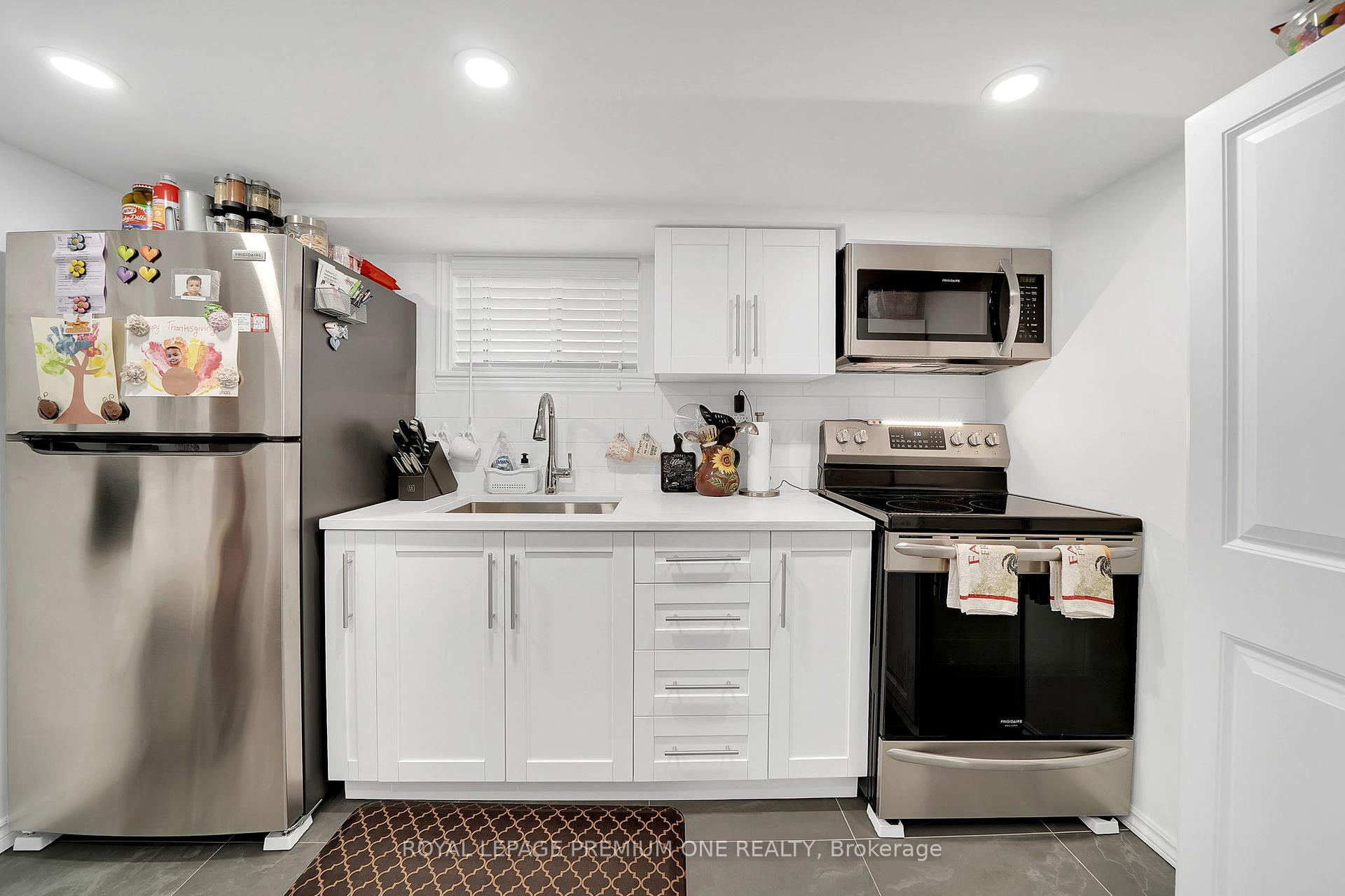 42 Elder Ave, Toronto, ON M8W1S4 | 3 Bedroom 2 Bathroom Detached House | Image 14