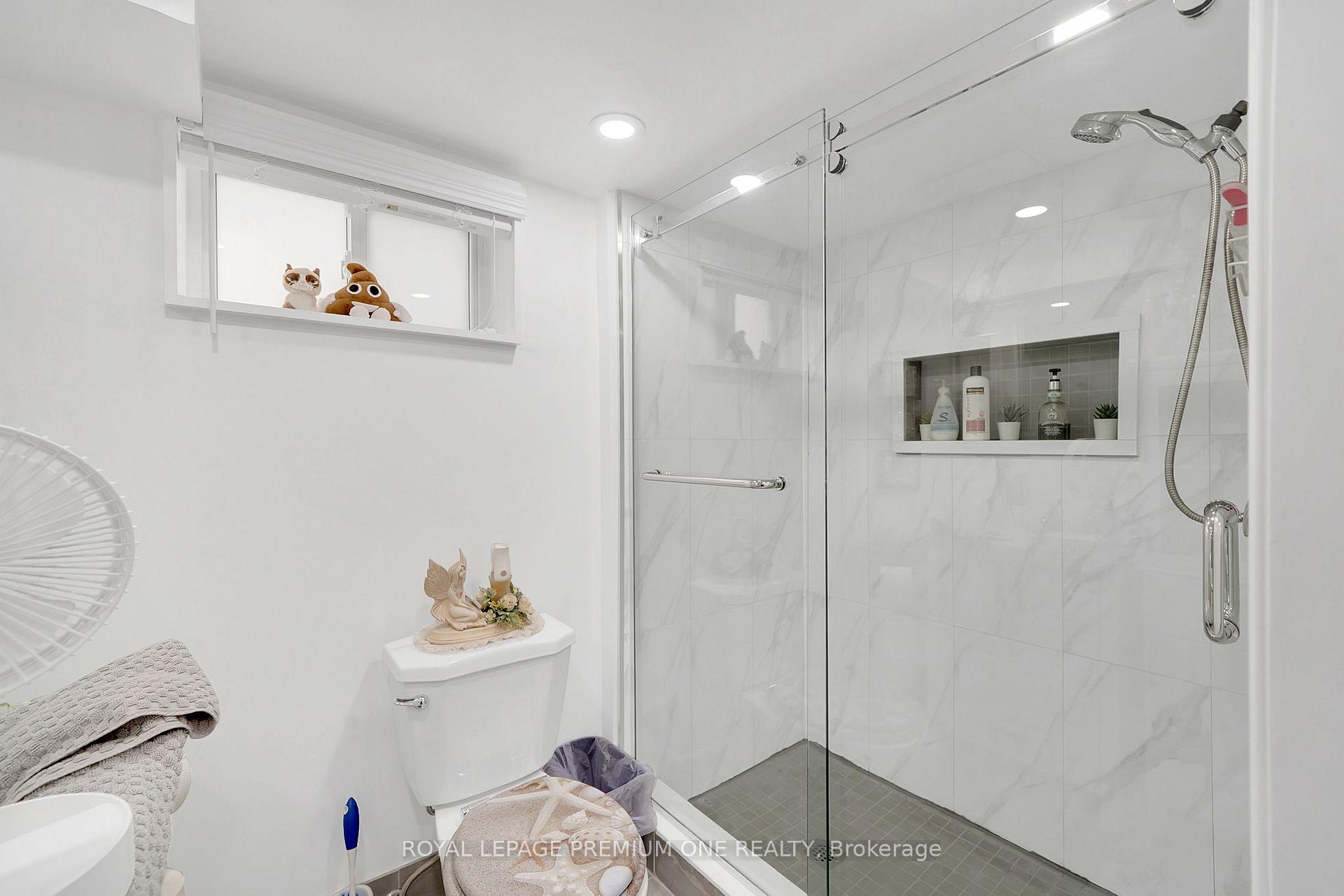 42 Elder Ave, Toronto, ON M8W1S4 | 3 Bedroom 2 Bathroom Detached House | Image 15