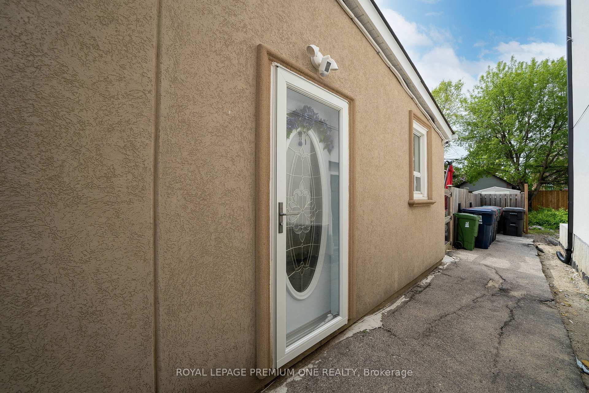 42 Elder Ave, Toronto, ON M8W1S4 | 3 Bedroom 2 Bathroom Detached House | Image 16