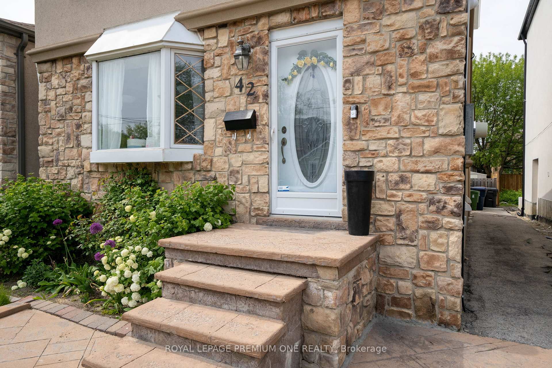 42 Elder Ave, Toronto, ON M8W1S4 | 3 Bedroom 2 Bathroom Detached House | Image 3