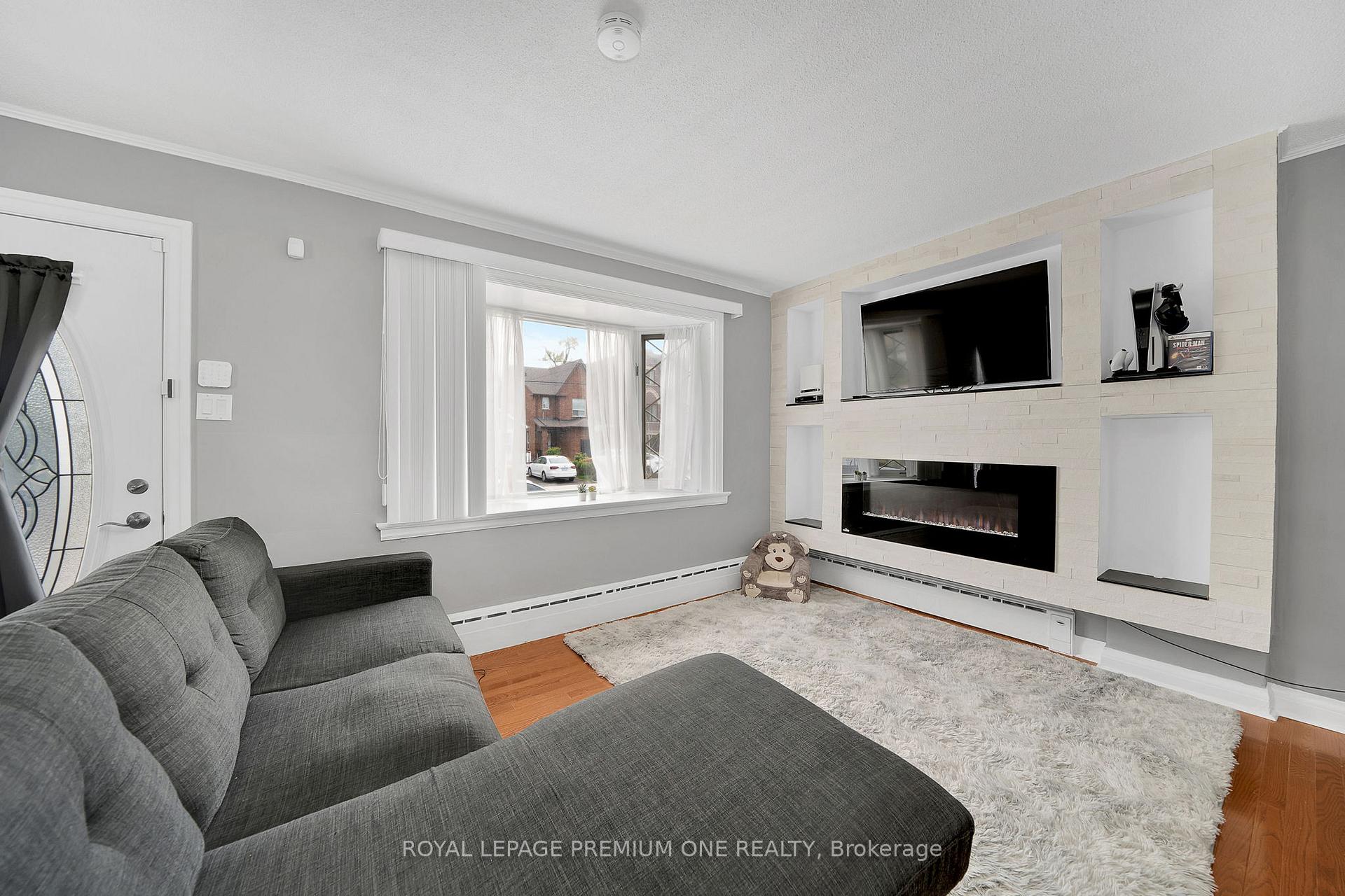 42 Elder Ave, Toronto, ON M8W1S4 | 3 Bedroom 2 Bathroom Detached House | Image 4