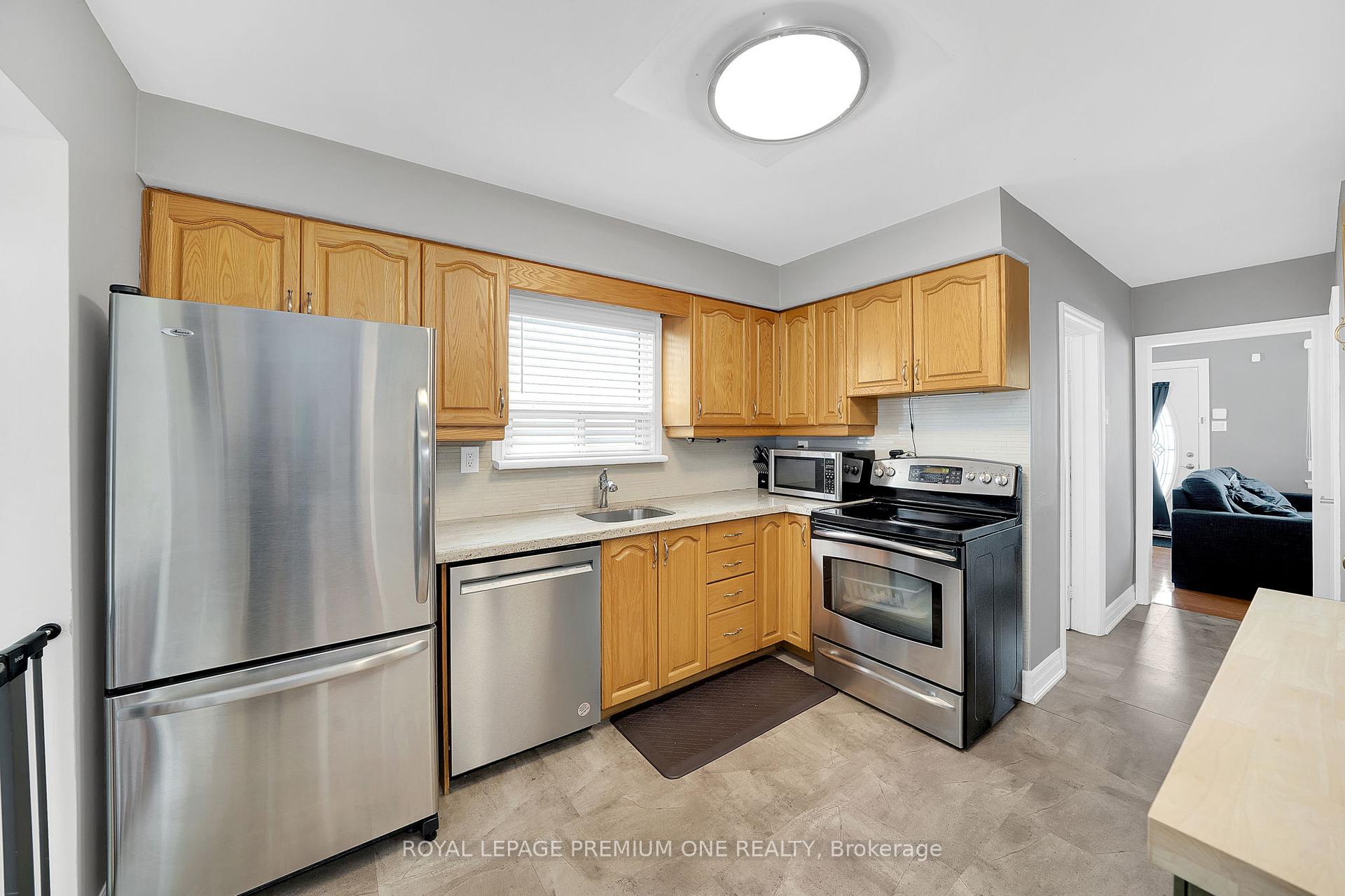 42 Elder Ave, Toronto, ON M8W1S4 | 3 Bedroom 2 Bathroom Detached House | Image 7