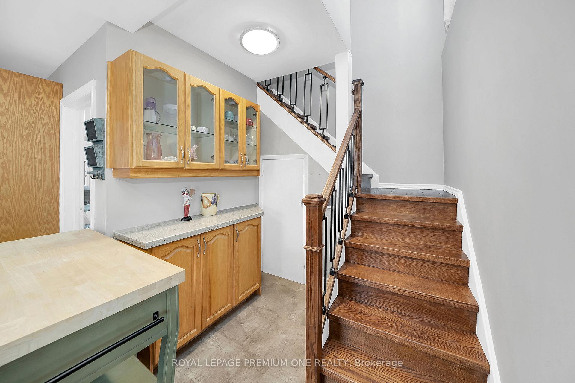 42 Elder Ave, Toronto, ON M8W1S4 | 3 Bedroom 2 Bathroom Detached House | Image 8