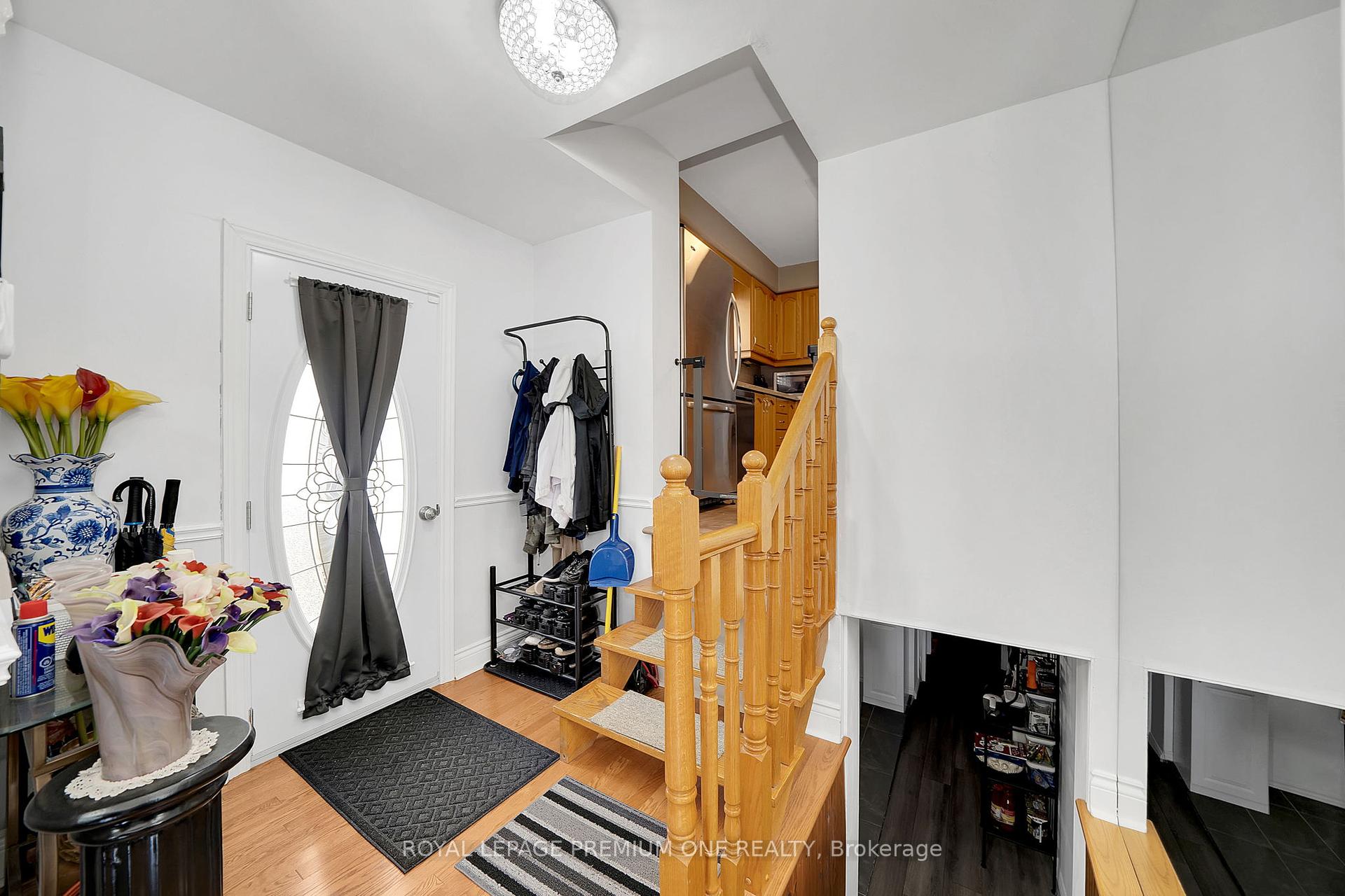 42 Elder Ave, Toronto, ON M8W1S4 | 3 Bedroom 2 Bathroom Detached House | Image 9