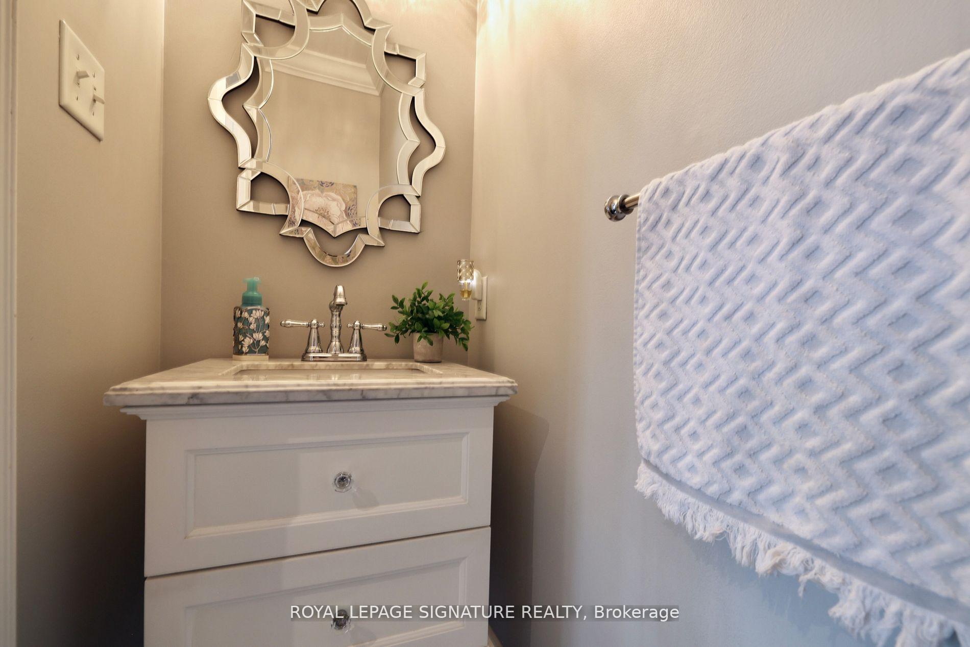 860 Spinning Wheel Cres W, Mississauga, ON L5W1W4 | 4 Bedroom 4 Bathroom Detached House | Image 12