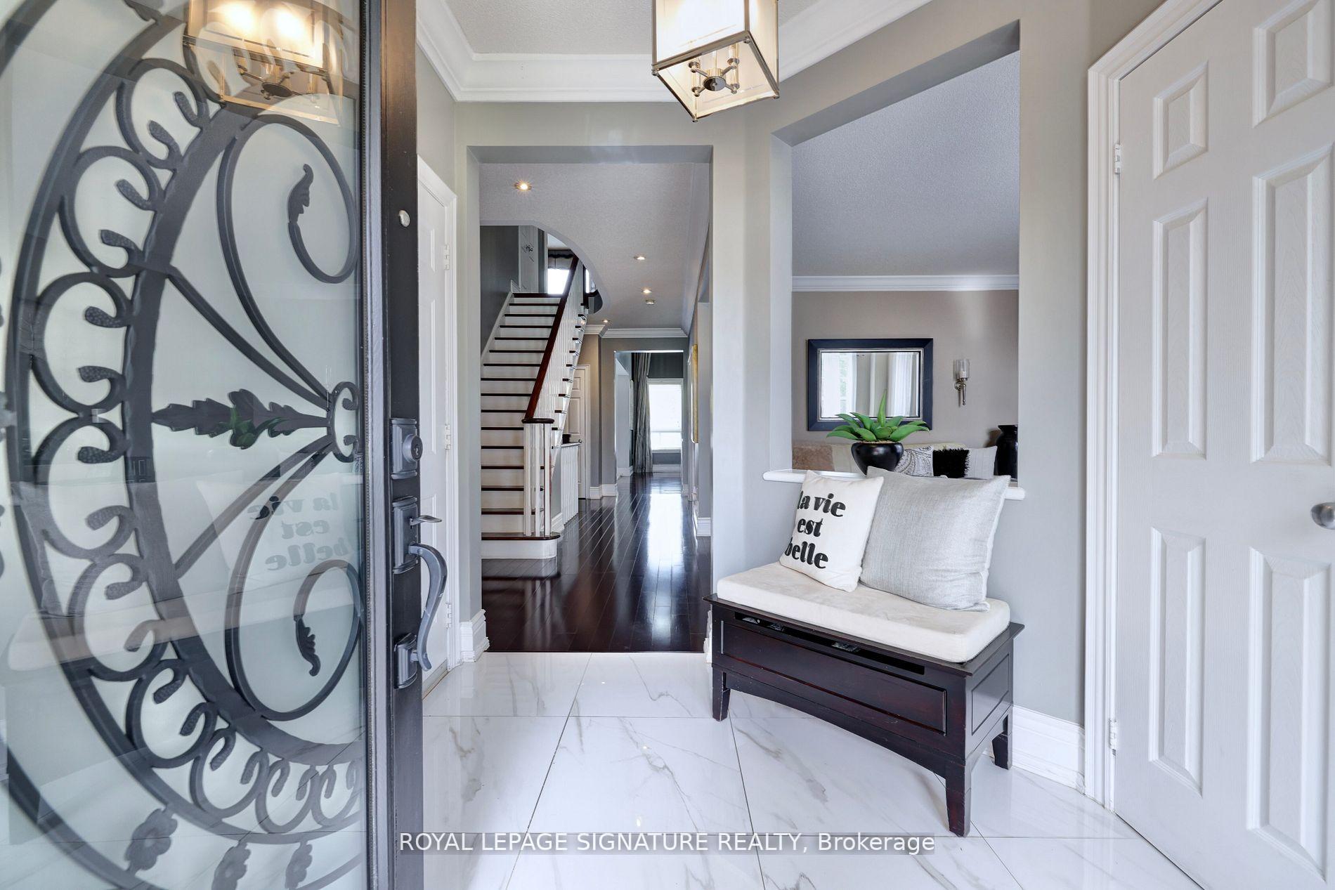 860 Spinning Wheel Cres W, Mississauga, ON L5W1W4 | 4 Bedroom 4 Bathroom Detached House | Image 2