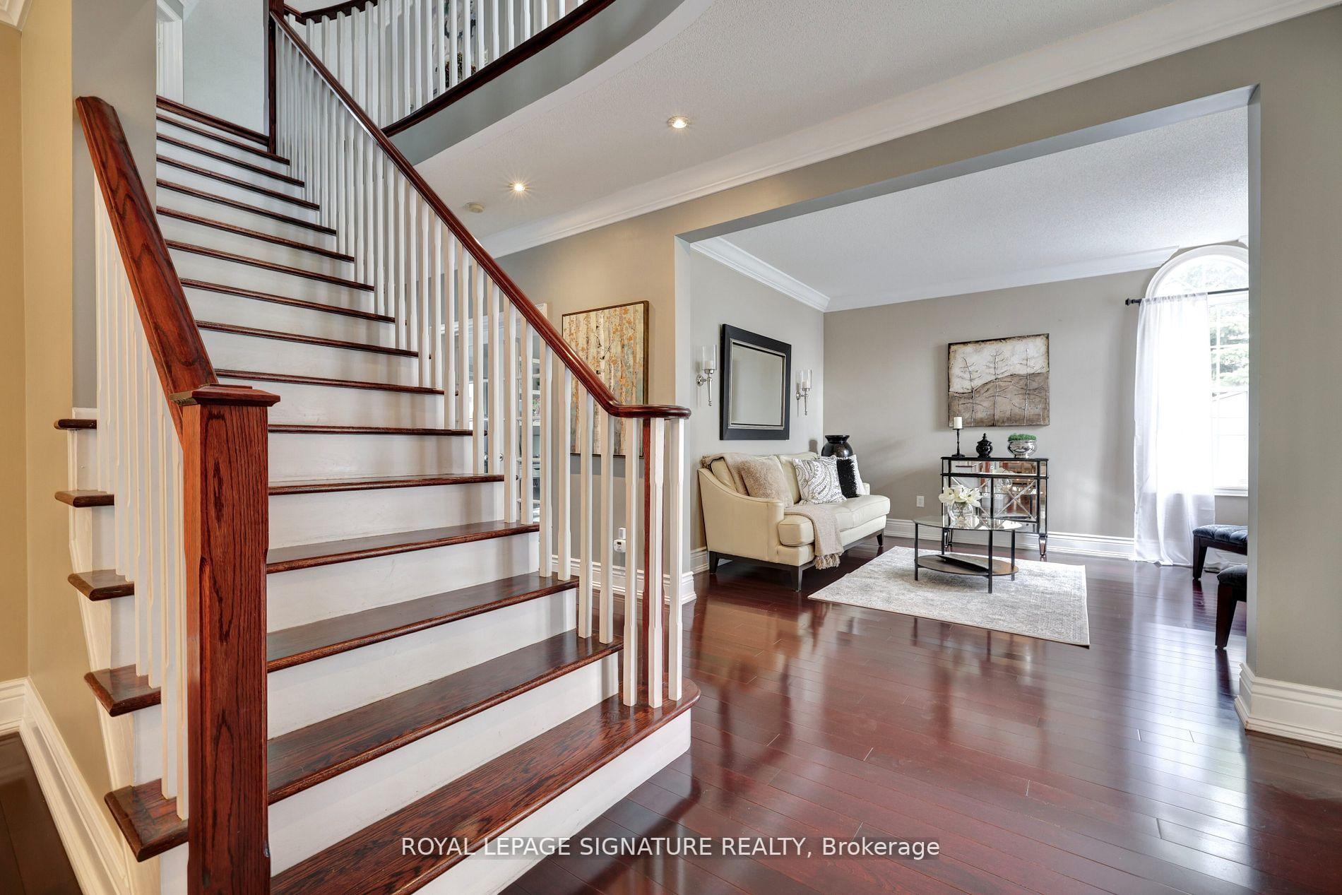 860 Spinning Wheel Cres W, Mississauga, ON L5W1W4 | 4 Bedroom 4 Bathroom Detached House | Image 3