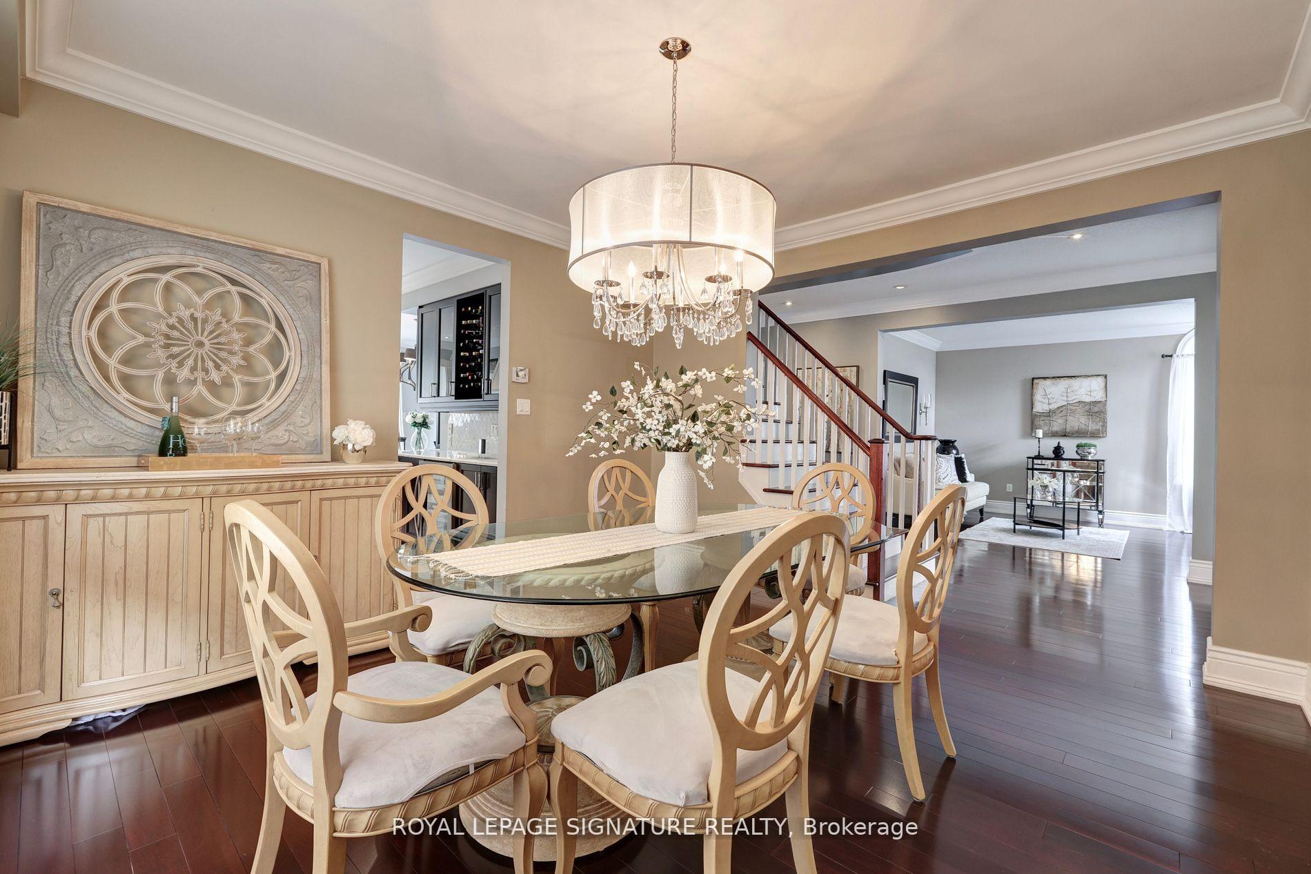 860 Spinning Wheel Cres W, Mississauga, ON L5W1W4 | 4 Bedroom 4 Bathroom Detached House | Image 5