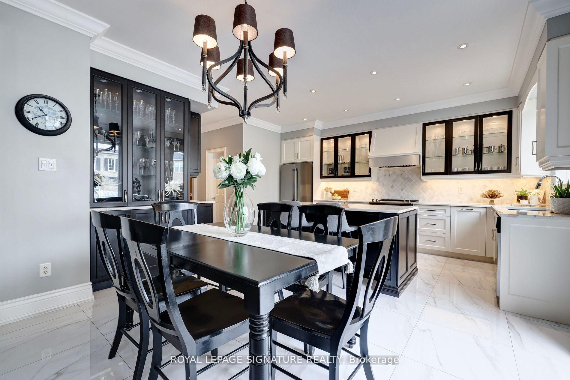 860 Spinning Wheel Cres W, Mississauga, ON L5W1W4 | 4 Bedroom 4 Bathroom Detached House | Image 8