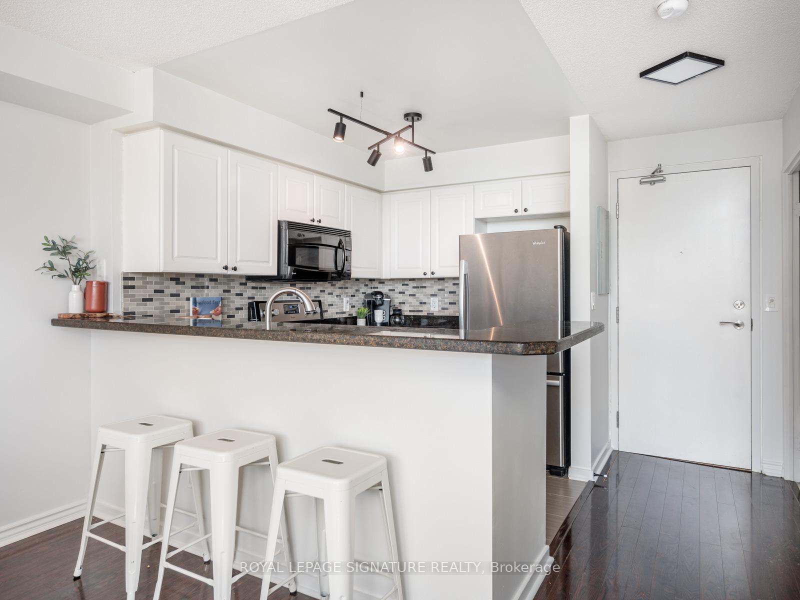 #511 - 250 Manitoba St, Toronto, ON M8Y4G8 | 1 Bedroom 2 Bathroom Condo Apt | Image 10