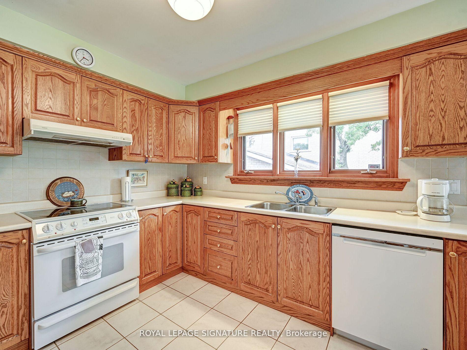 34 Grovetree Rd, Toronto, ON M9V2Y2 | 3 Bedroom 3 Bathroom Detached House | Image 6