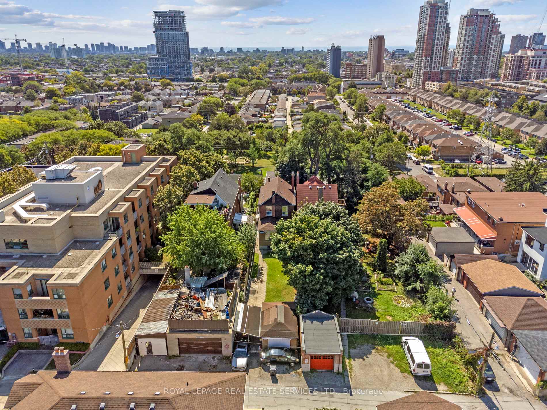 1556 Davenport Rd, Toronto, ON M6H2J1 | 3 Bedroom 3 Bathroom Detached House | Image 14