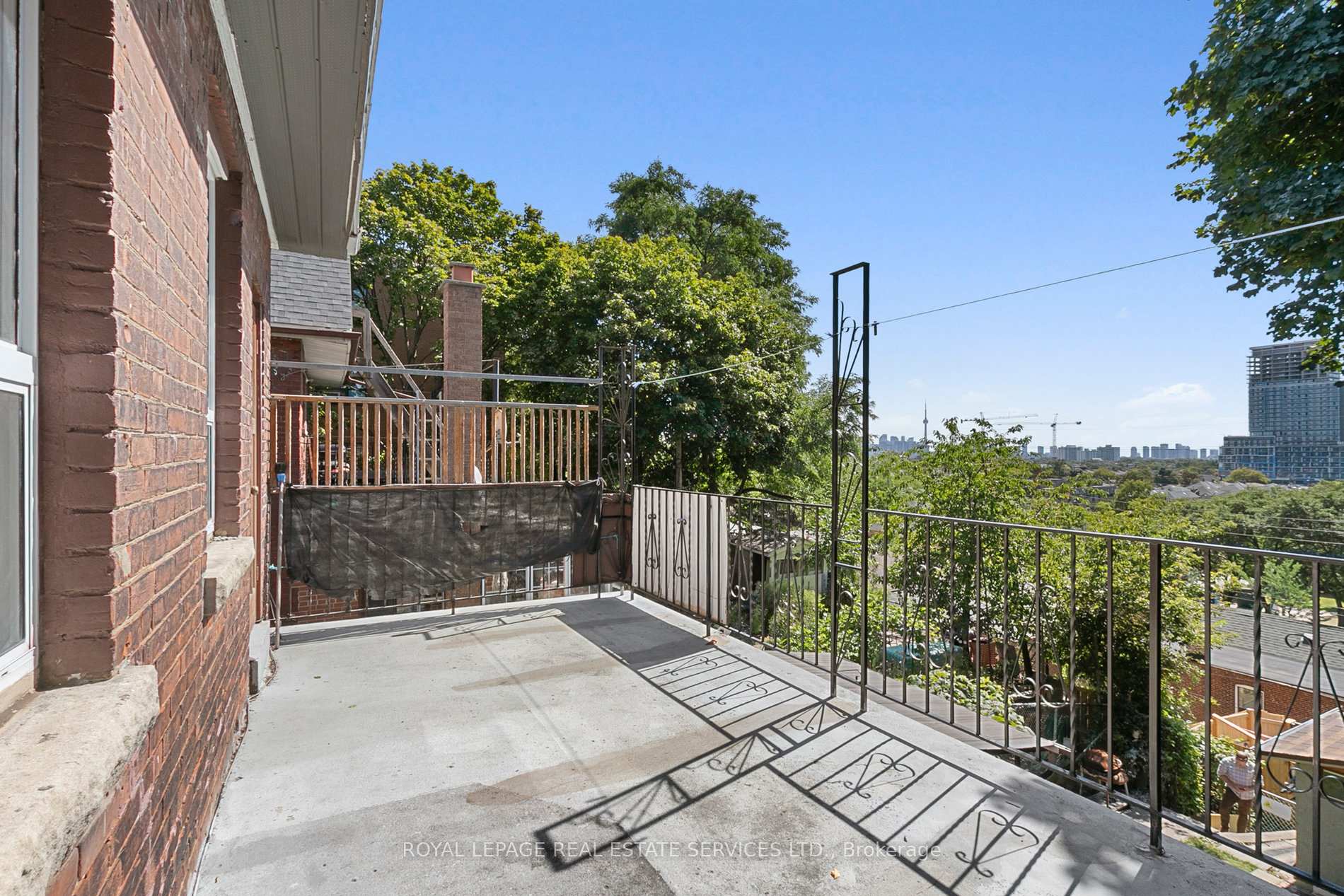 1556 Davenport Rd, Toronto, ON M6H2J1 | 3 Bedroom 3 Bathroom Detached House | Image 4