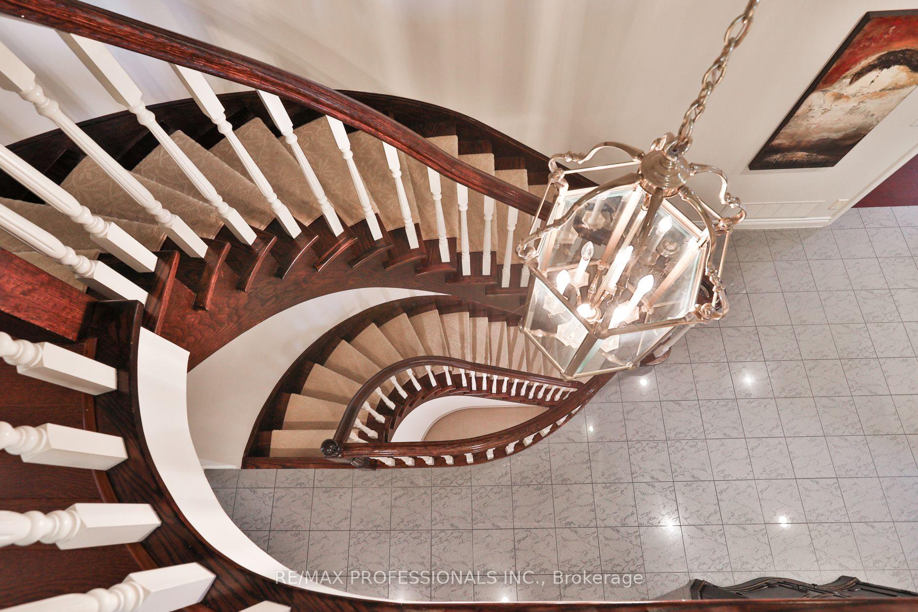 42 Wimbleton Rd, Toronto, ON M9A3S1 | 4 Bedroom 5 Bathroom Detached House | Image 18