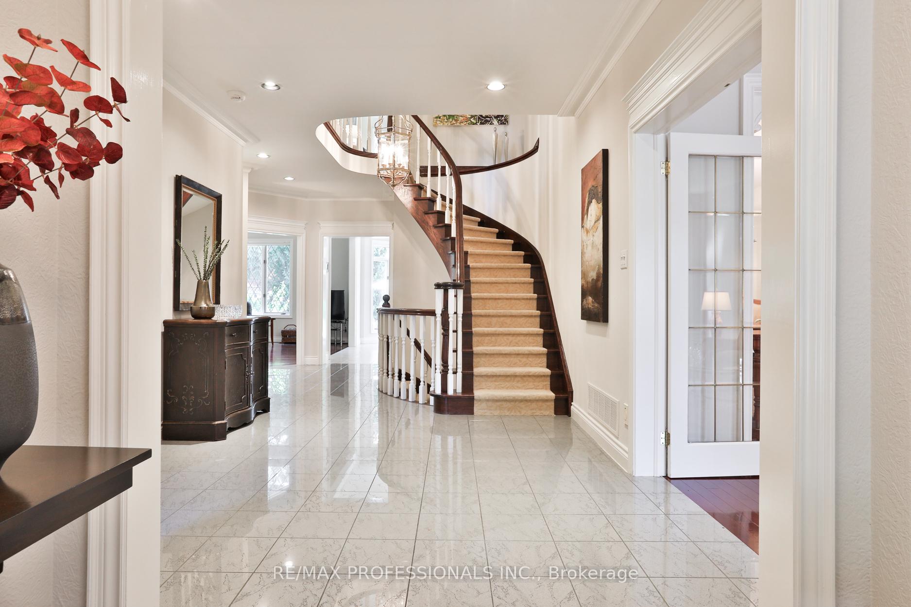 42 Wimbleton Rd, Toronto, ON M9A3S1 | 4 Bedroom 5 Bathroom Detached House | Image 2