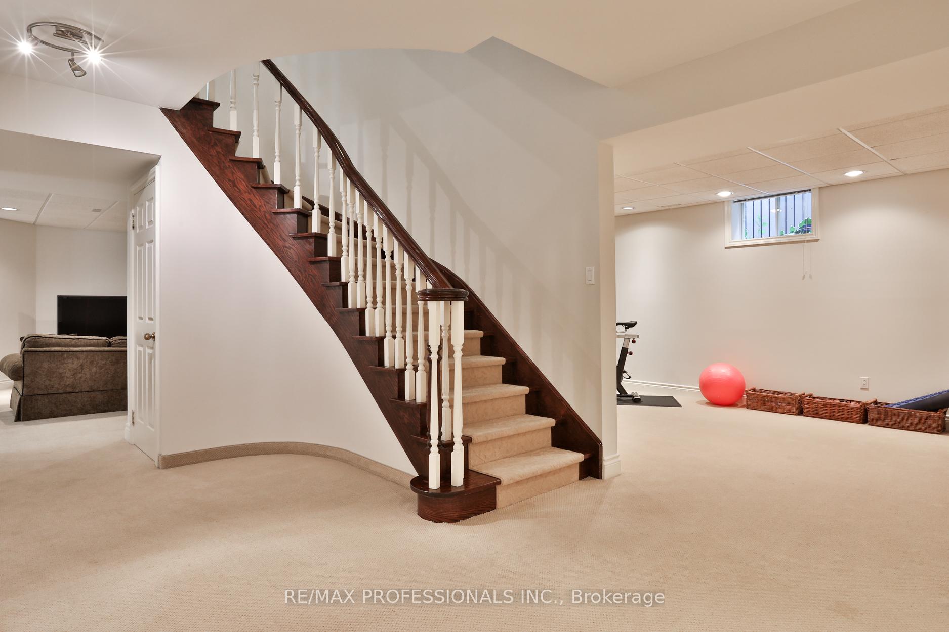 42 Wimbleton Rd, Toronto, ON M9A3S1 | 4 Bedroom 5 Bathroom Detached House | Image 34