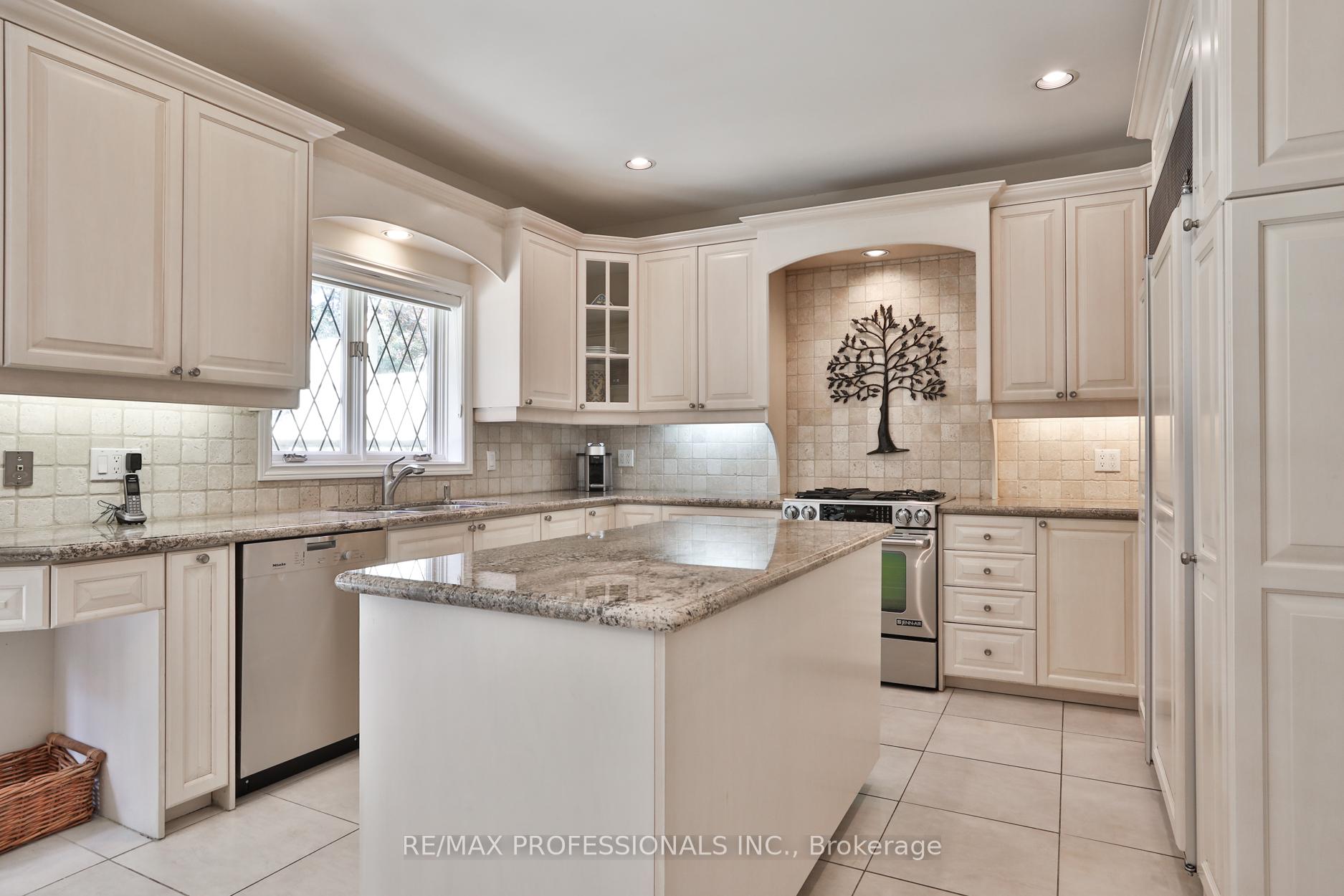 42 Wimbleton Rd, Toronto, ON M9A3S1 | 4 Bedroom 5 Bathroom Detached House | Image 9