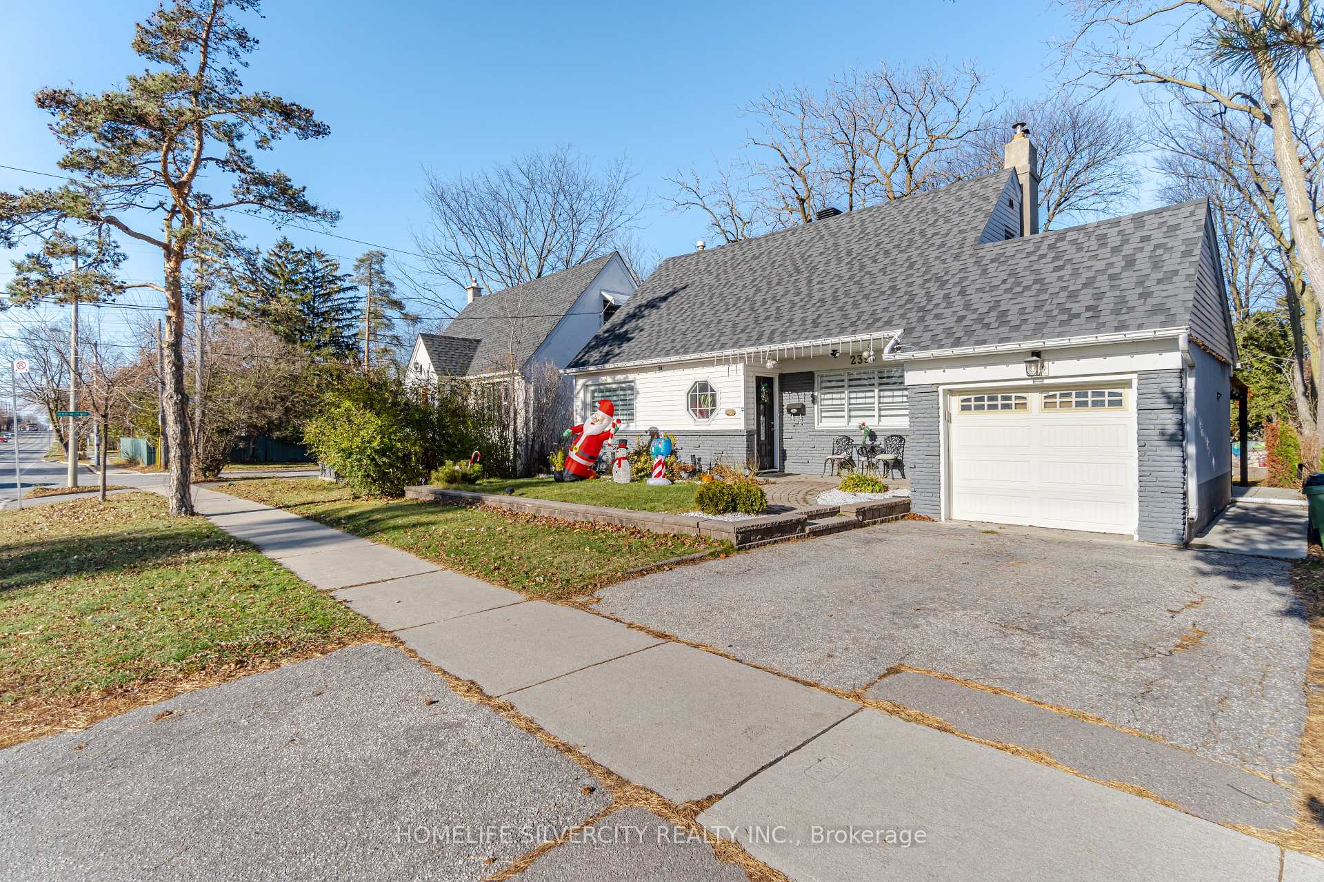 239 Burnhamthorpe Rd, Toronto, ON M9B1Z2 | 4 Bedroom 3 Bathroom Detached House | Image 2