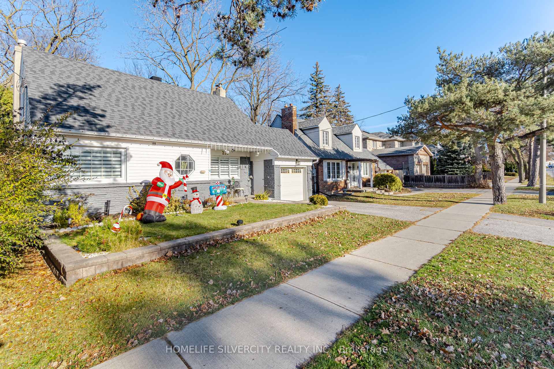 239 Burnhamthorpe Rd, Toronto, ON M9B1Z2 | 4 Bedroom 3 Bathroom Detached House | Image 3