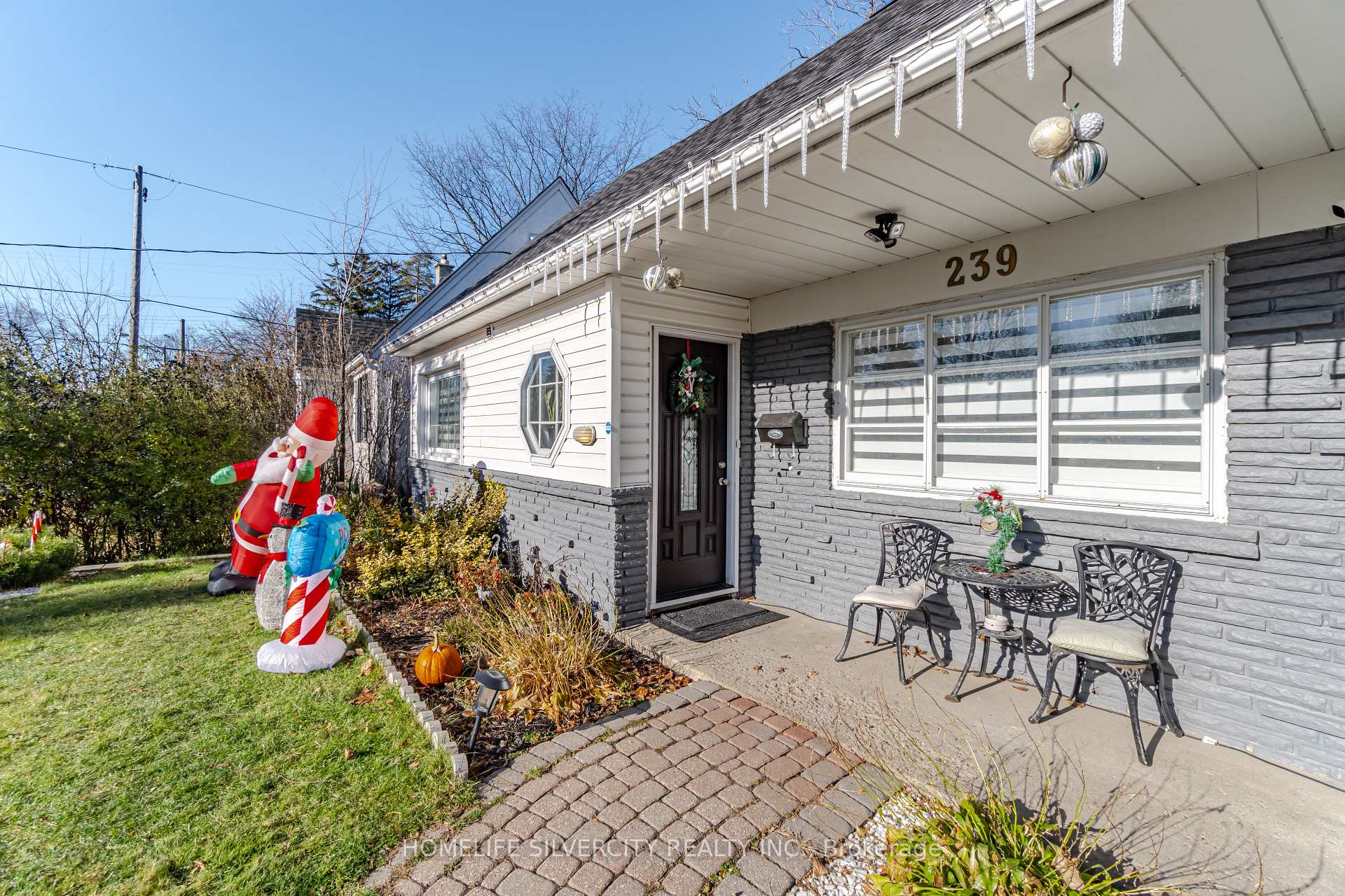 239 Burnhamthorpe Rd, Toronto, ON M9B1Z2 | 4 Bedroom 3 Bathroom Detached House | Image 4