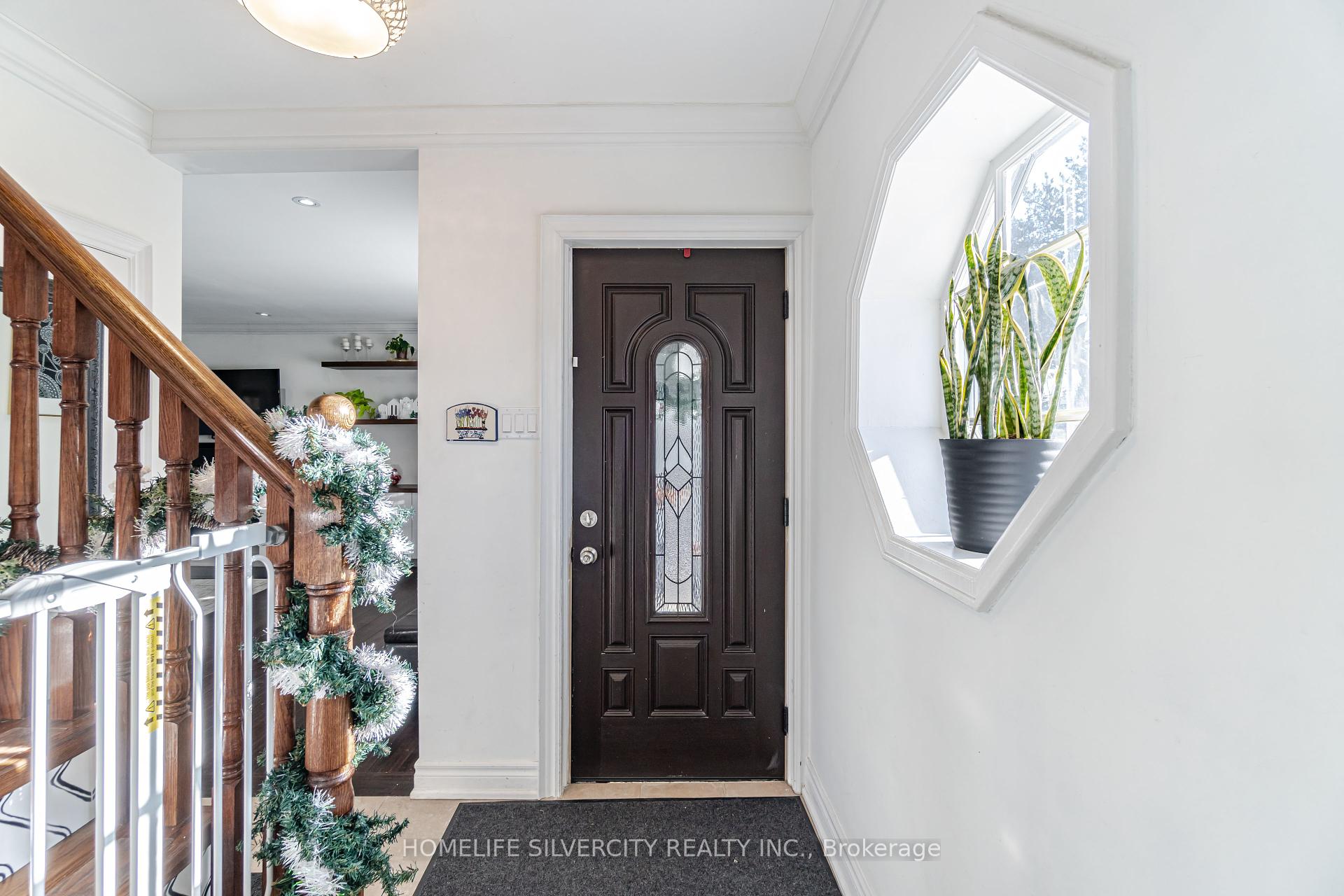 239 Burnhamthorpe Rd, Toronto, ON M9B1Z2 | 4 Bedroom 3 Bathroom Detached House | Image 5