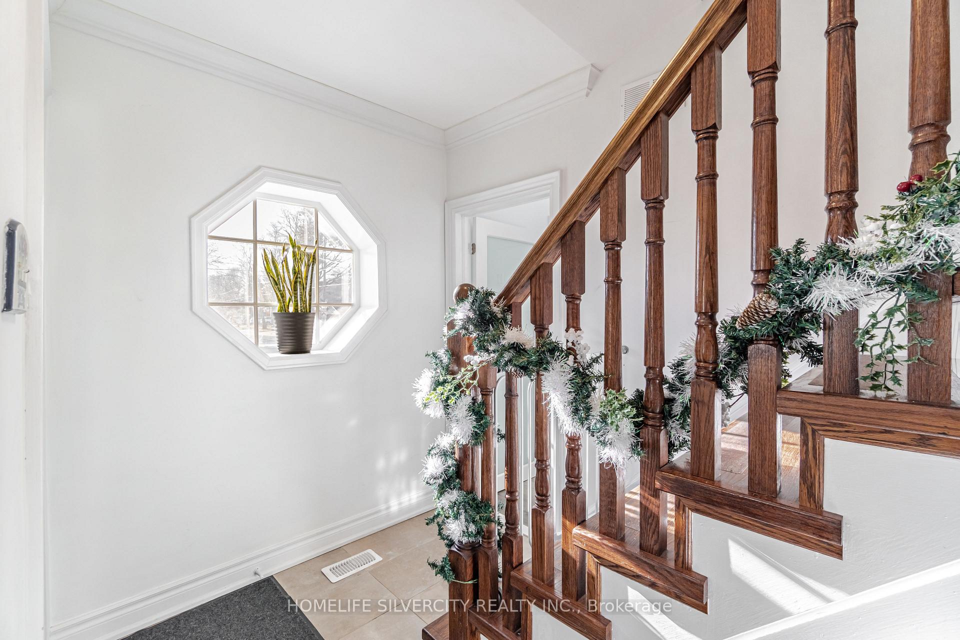 239 Burnhamthorpe Rd, Toronto, ON M9B1Z2 | 4 Bedroom 3 Bathroom Detached House | Image 6