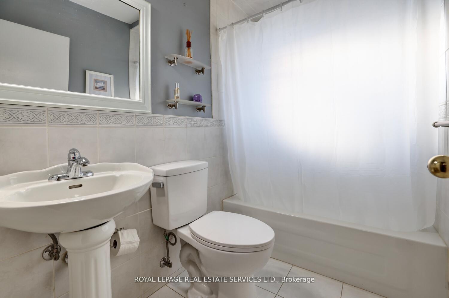 1 Midden Cres, Toronto, ON M9R3L7 | 3 Bedroom 2 Bathroom Detached House | Image 11