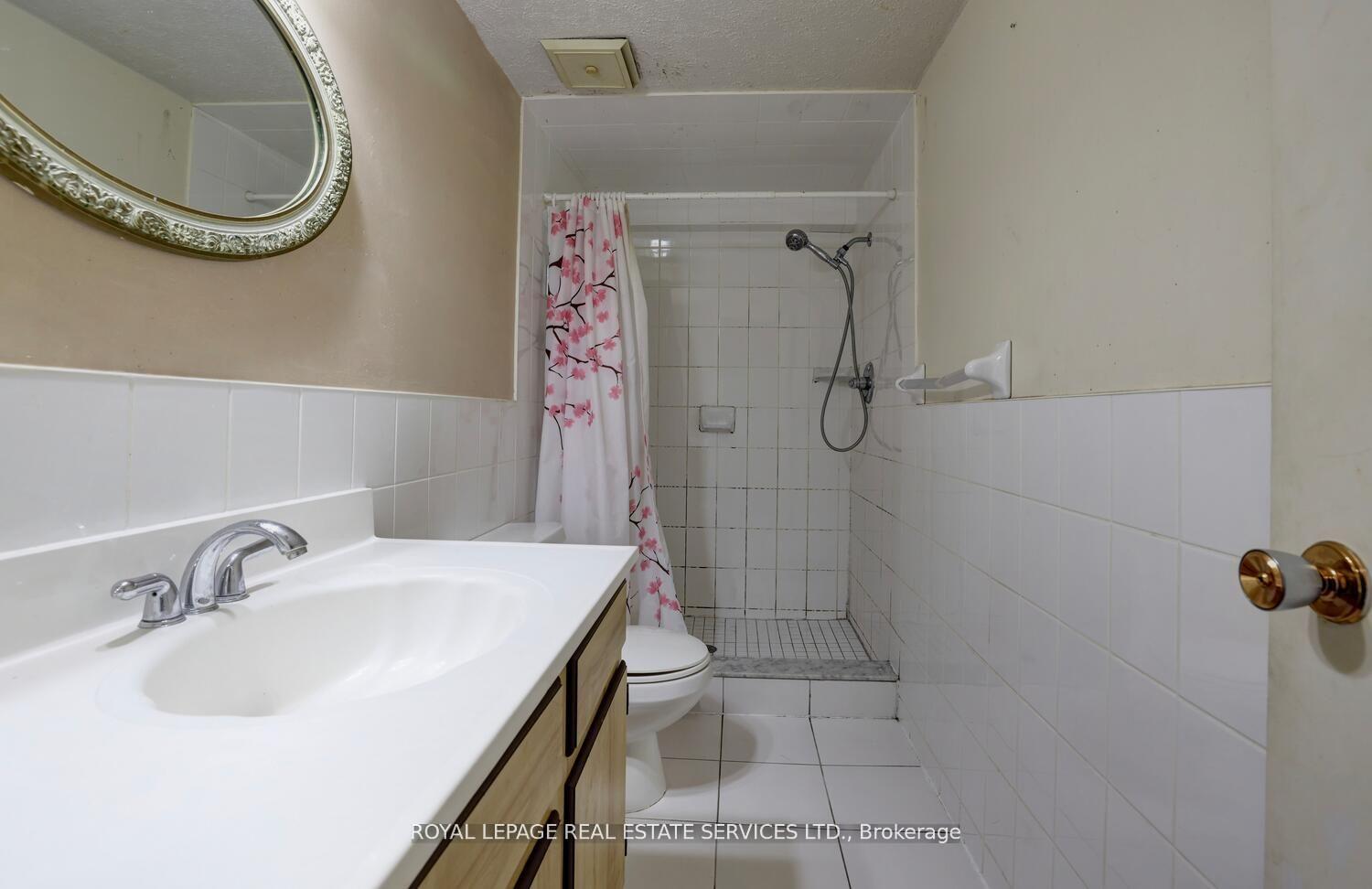 1 Midden Cres, Toronto, ON M9R3L7 | 3 Bedroom 2 Bathroom Detached House | Image 16
