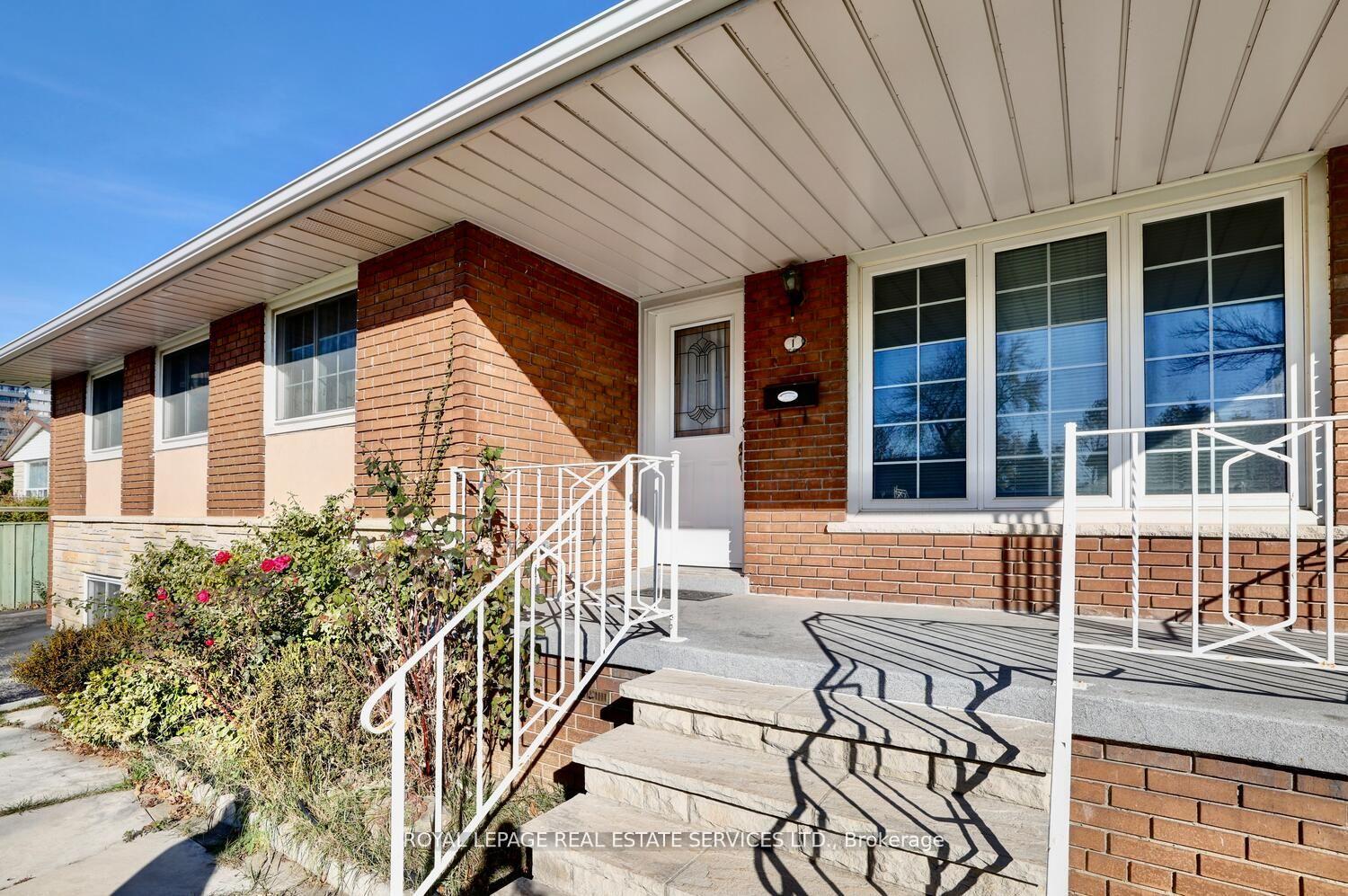 1 Midden Cres, Toronto, ON M9R3L7 | 3 Bedroom 2 Bathroom Detached House | Image 2